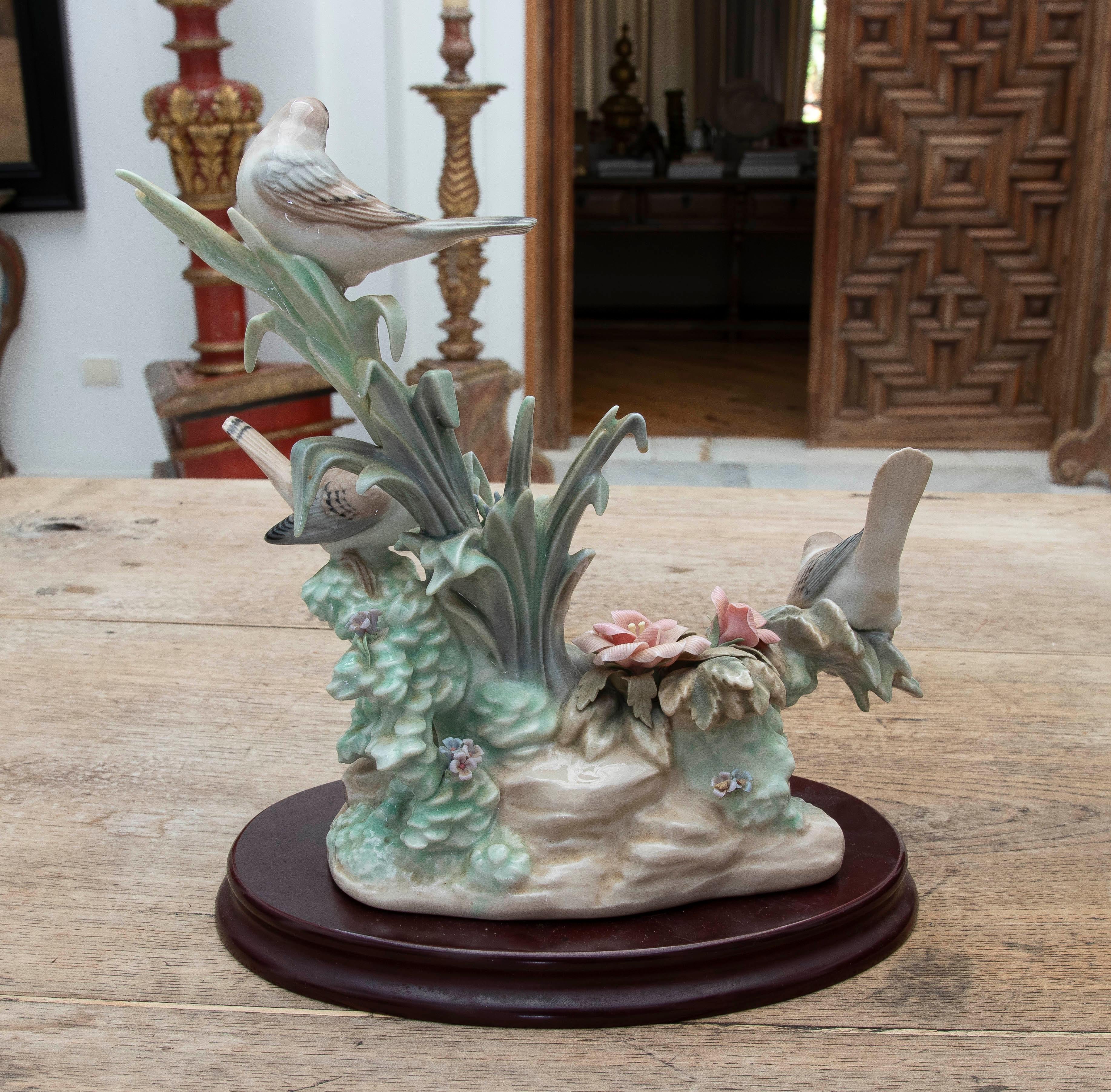 1970s Porcelain Sculpture of Spanish LLadro House with Birds For Sale 1