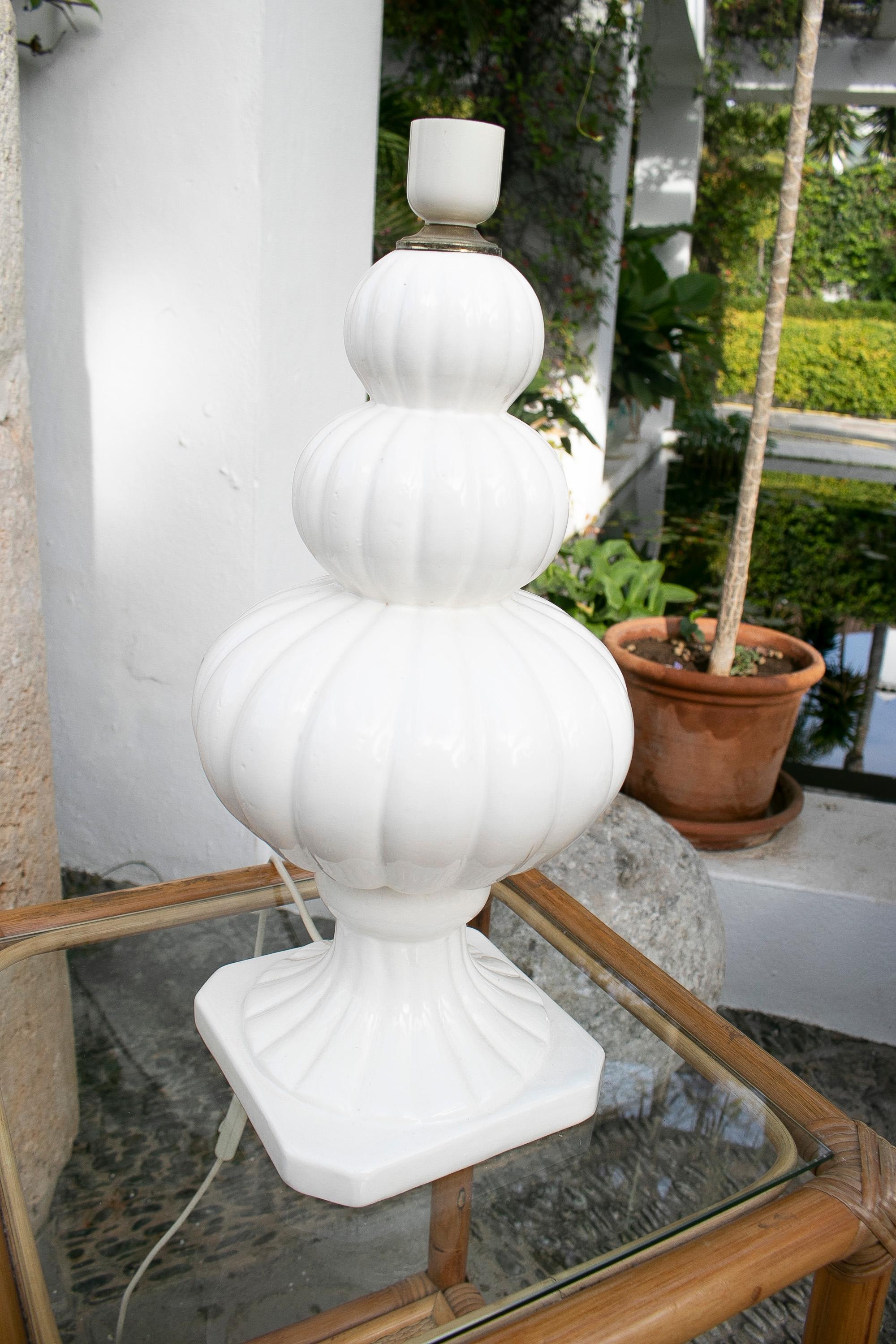 Spanish 1970's Porcelain Table Lamp in White Colour and with a White Rounded Shape For Sale