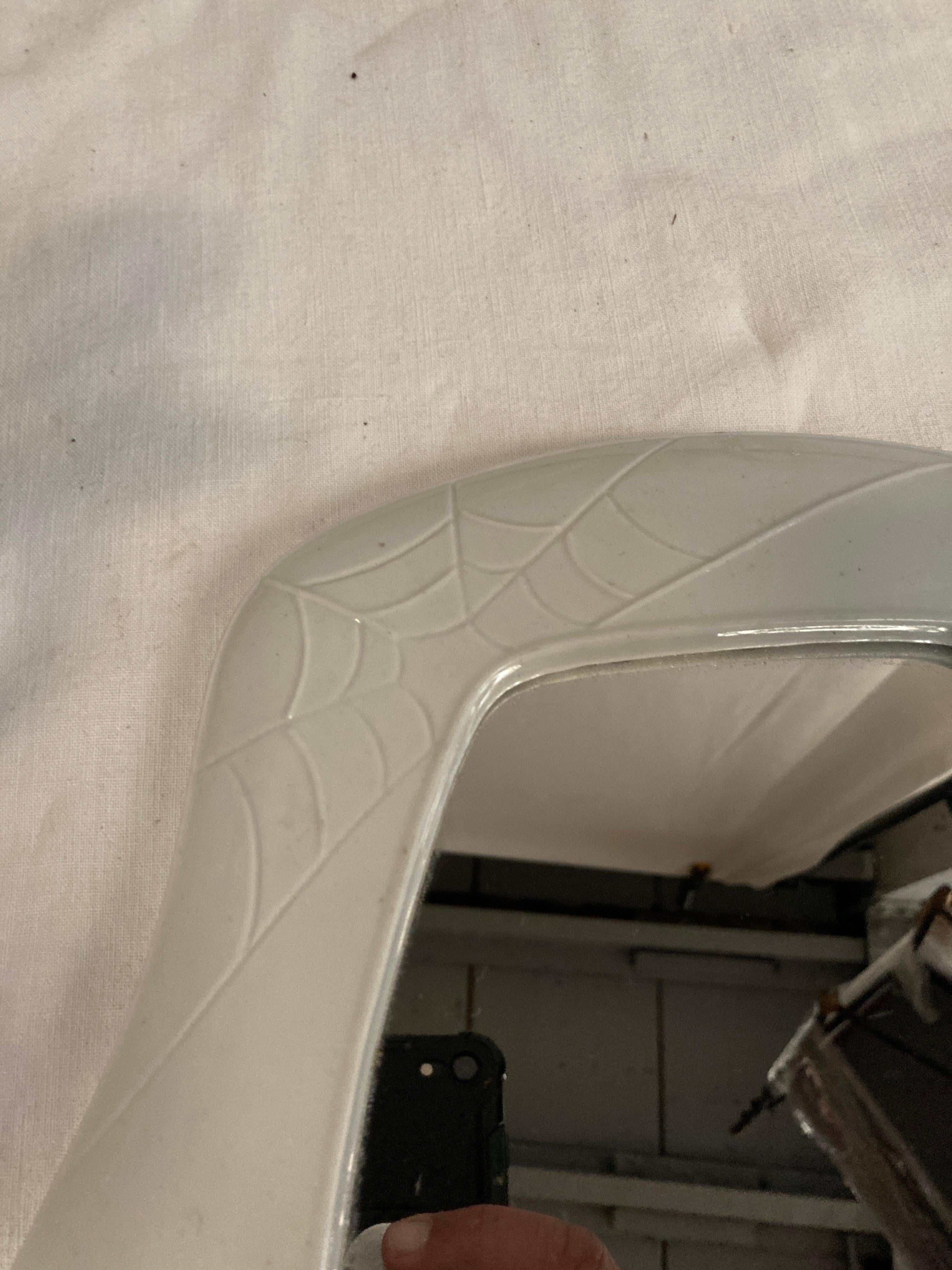 Espejo de porcelana de los años 70 con tela de araña en venta 1