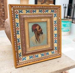 1970er Jahre Porträt eines Mannes mit Fez, gerahmt mit floralen Motiven und Intarsien