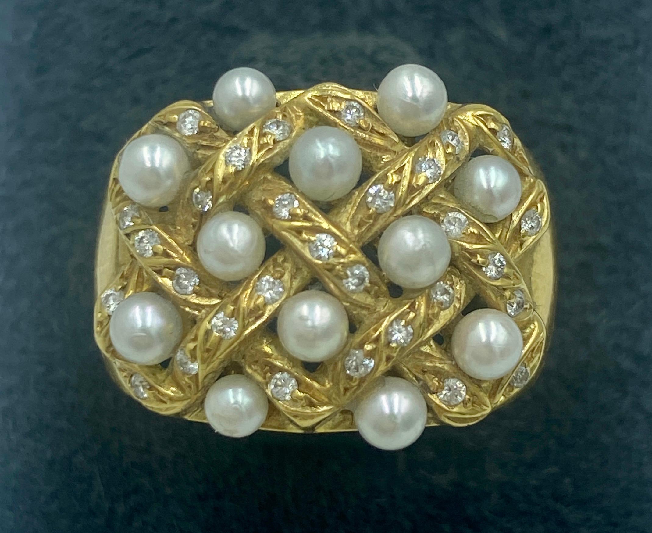 This delightful 1970s Portuguese cocktail ring is made of 800 gold and is adorned with cultured pearls and approximately 0.3 carats diamonds. It is a beautifully made, charming piece.