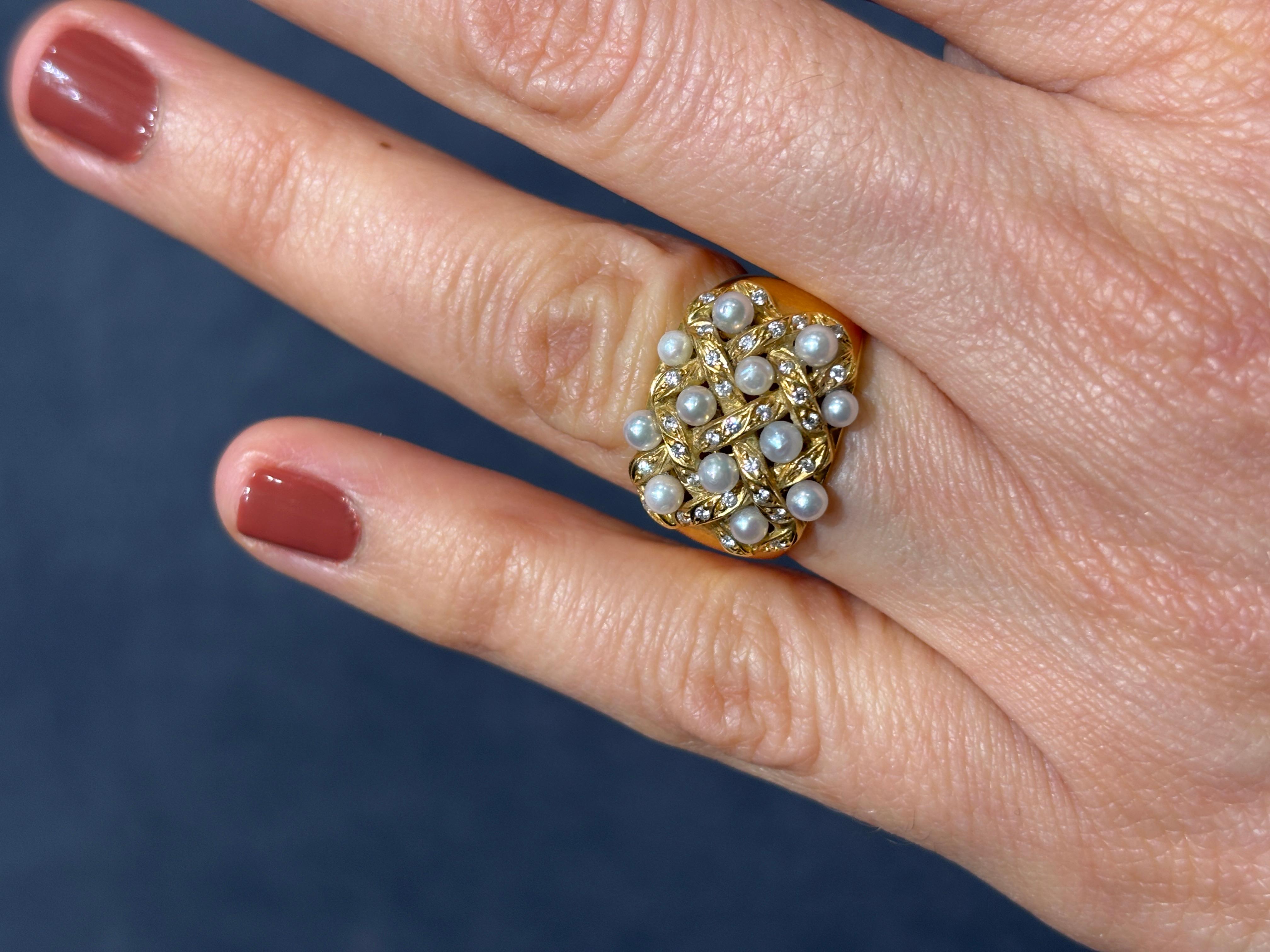 Anillo de cóctel portugués de oro de 19 quilates, perlas y diamantes de los años 70 en venta 3