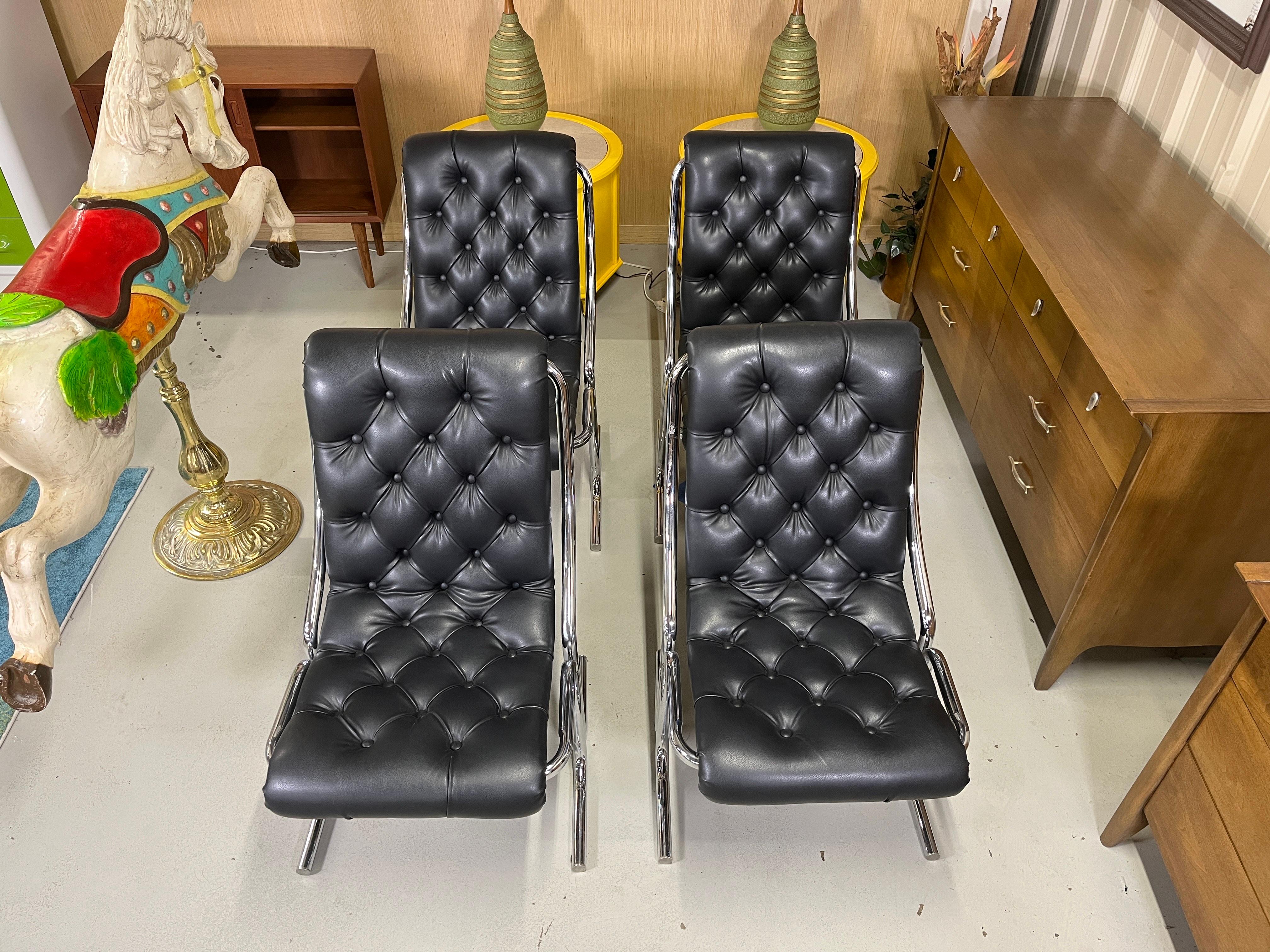 Sillas Post Modernas Daystrom Scoop de Vinilo Negro y Cromo de los Años 70 en venta 5