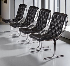 Sillas Post Modernas Daystrom Scoop de Vinilo Negro y Cromo de los Años 70