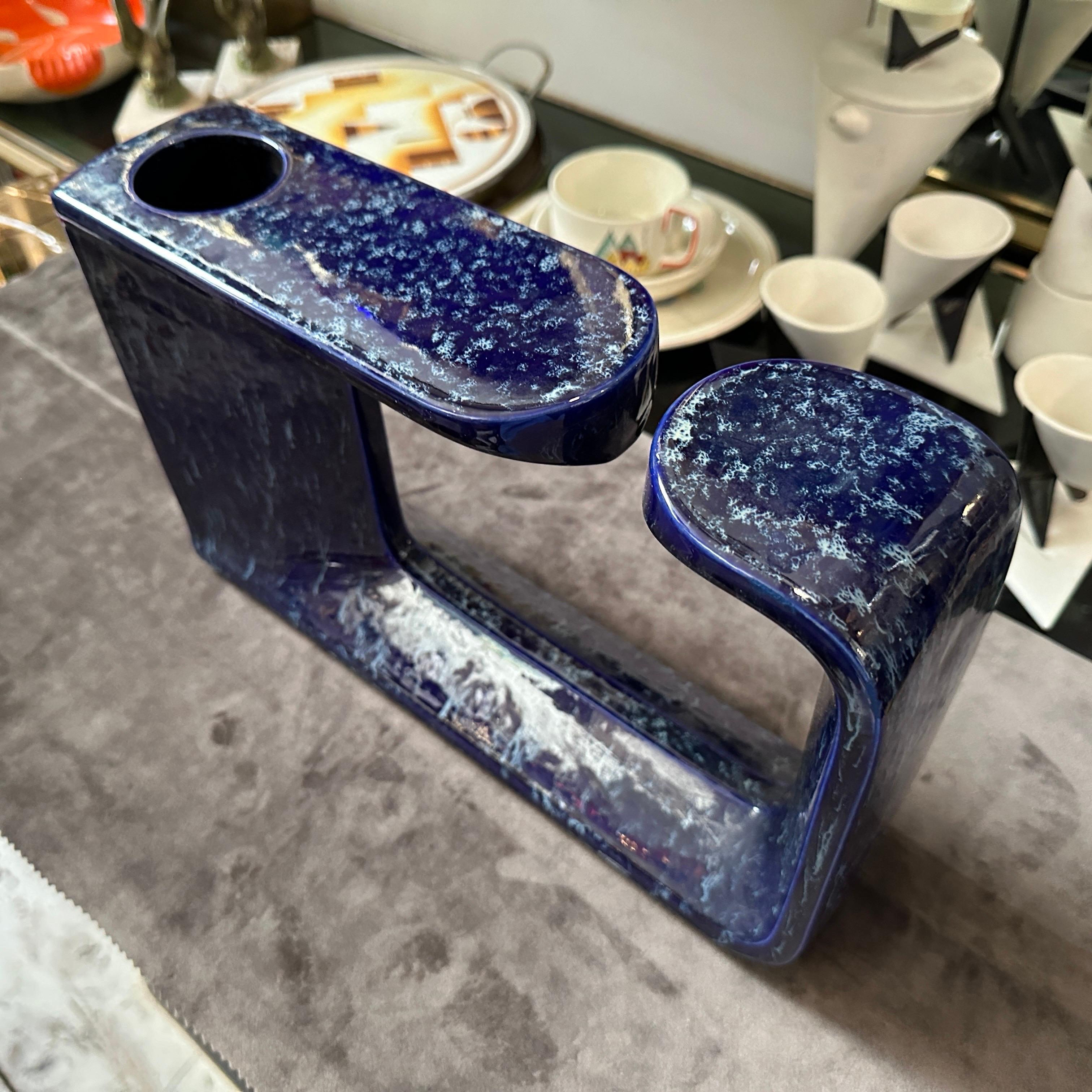 Vaso postmoderno in ceramica blu degli anni '70 di Rigon per Bertoncello in vendita 2