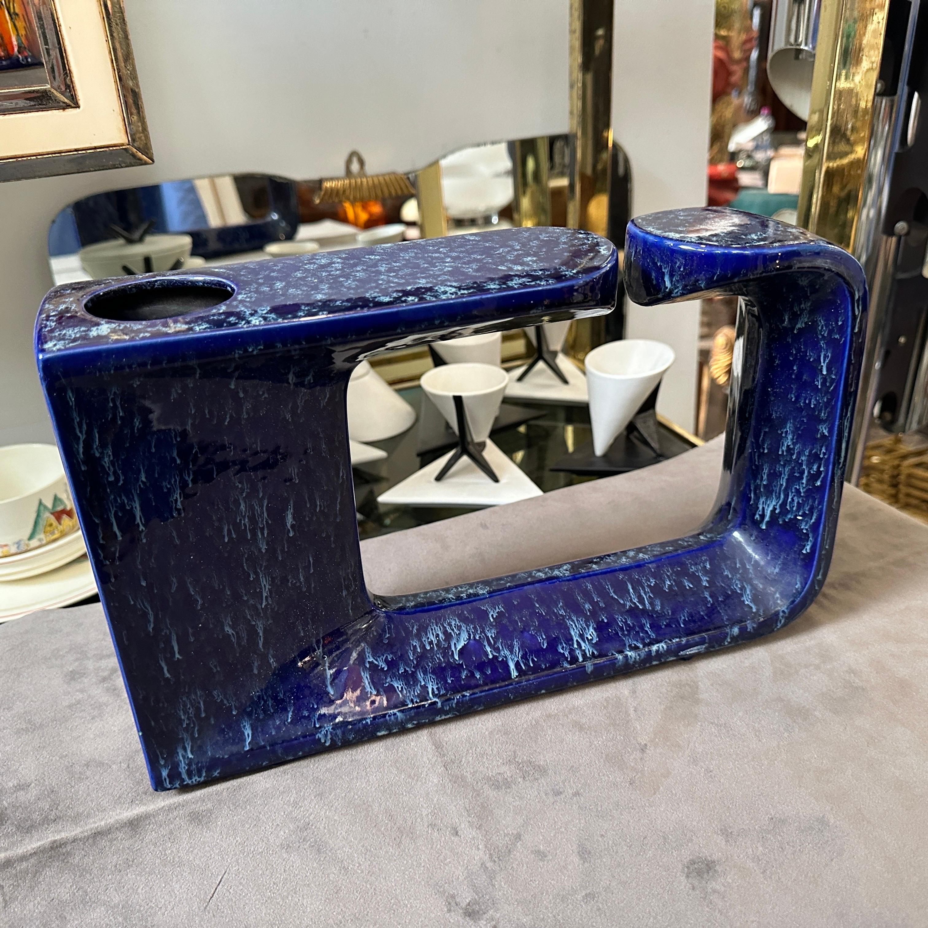 Vaso postmoderno in ceramica blu degli anni '70 di Rigon per Bertoncello In condizioni buone in vendita a Aci Castello, IT