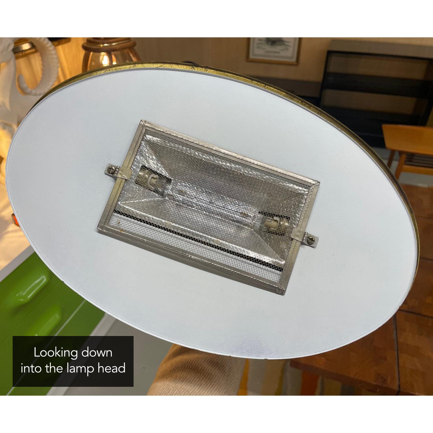 Américain Lampadaire torchère en acrylique clair, lucite et laiton doré, The Moderns, 1970 en vente