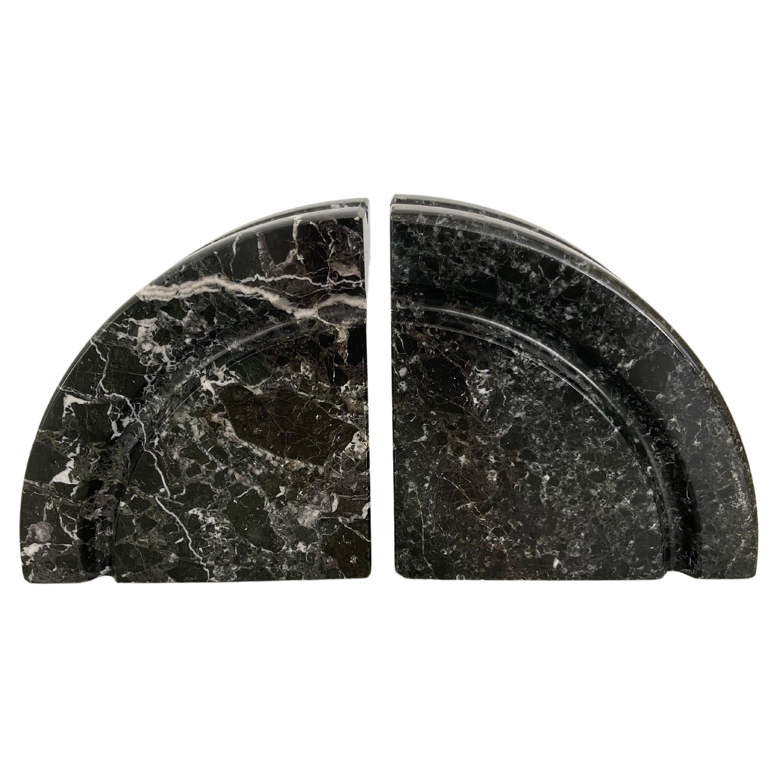 These 1970's Post Modern Italian Marble Bookends are beautifully made in black marble with strong white veins. 

Dimensions:
6