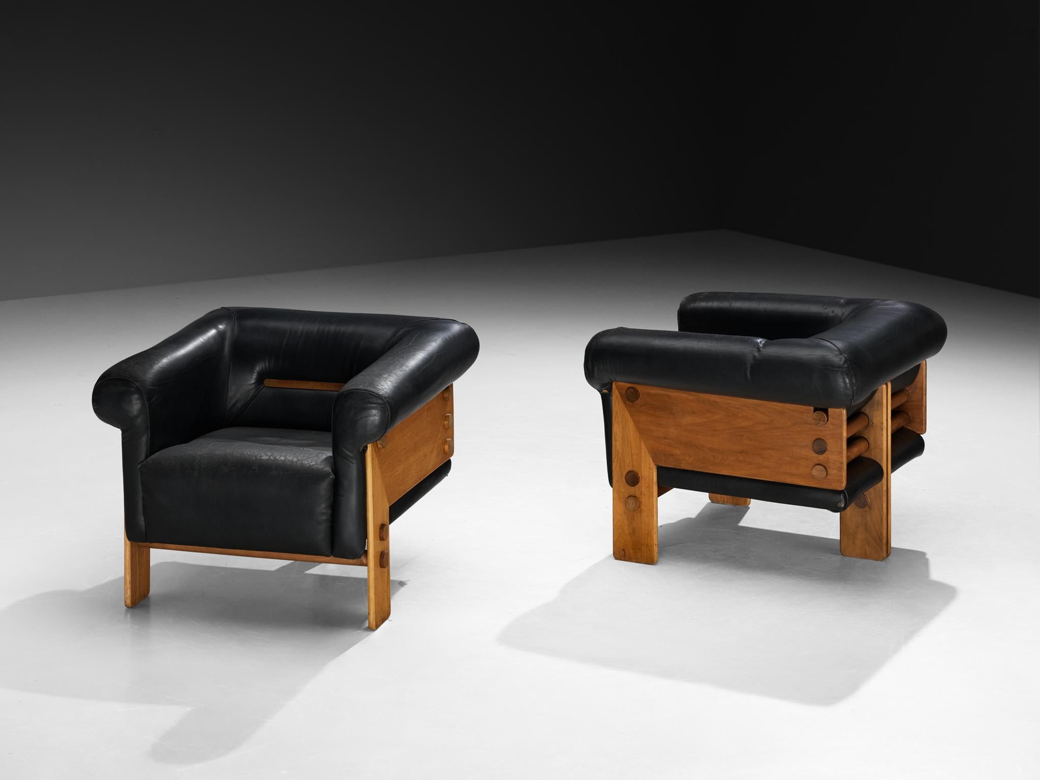 Postmoderne Loungesessel der 1970er Jahre mit geometrischem Gestell aus Nussbaum und Leder im Angebot 4