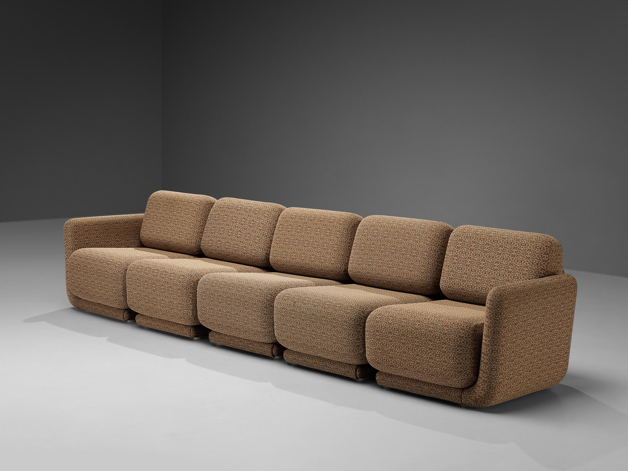 1970s Post-Modern Sectional Sofa with Side Table in Beige Patterned Fabric For Sale 1