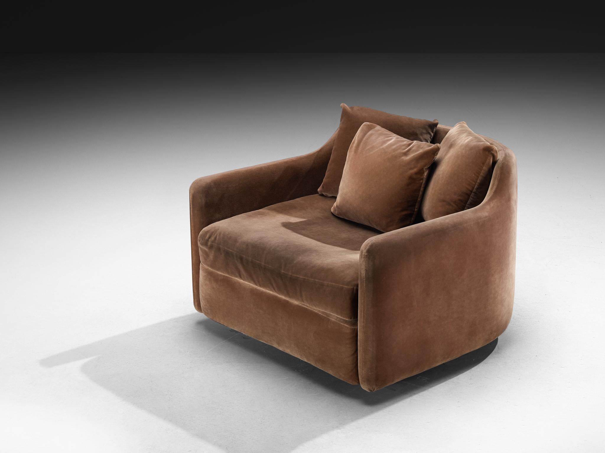 Lounge chair, fabric, Europe, 1970s

Presenting a lovely lounge chair made in the 1970s. The design showcases streamlined curves and precise geometric forms, allowing for flexible and dynamic placement in the room. This piece promises unparalleled