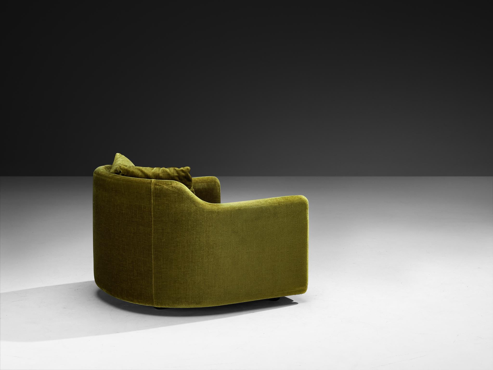Postmoderner stromlinienförmiger Sessel aus olivgrünem Samt aus den 1970er Jahren im Angebot 1