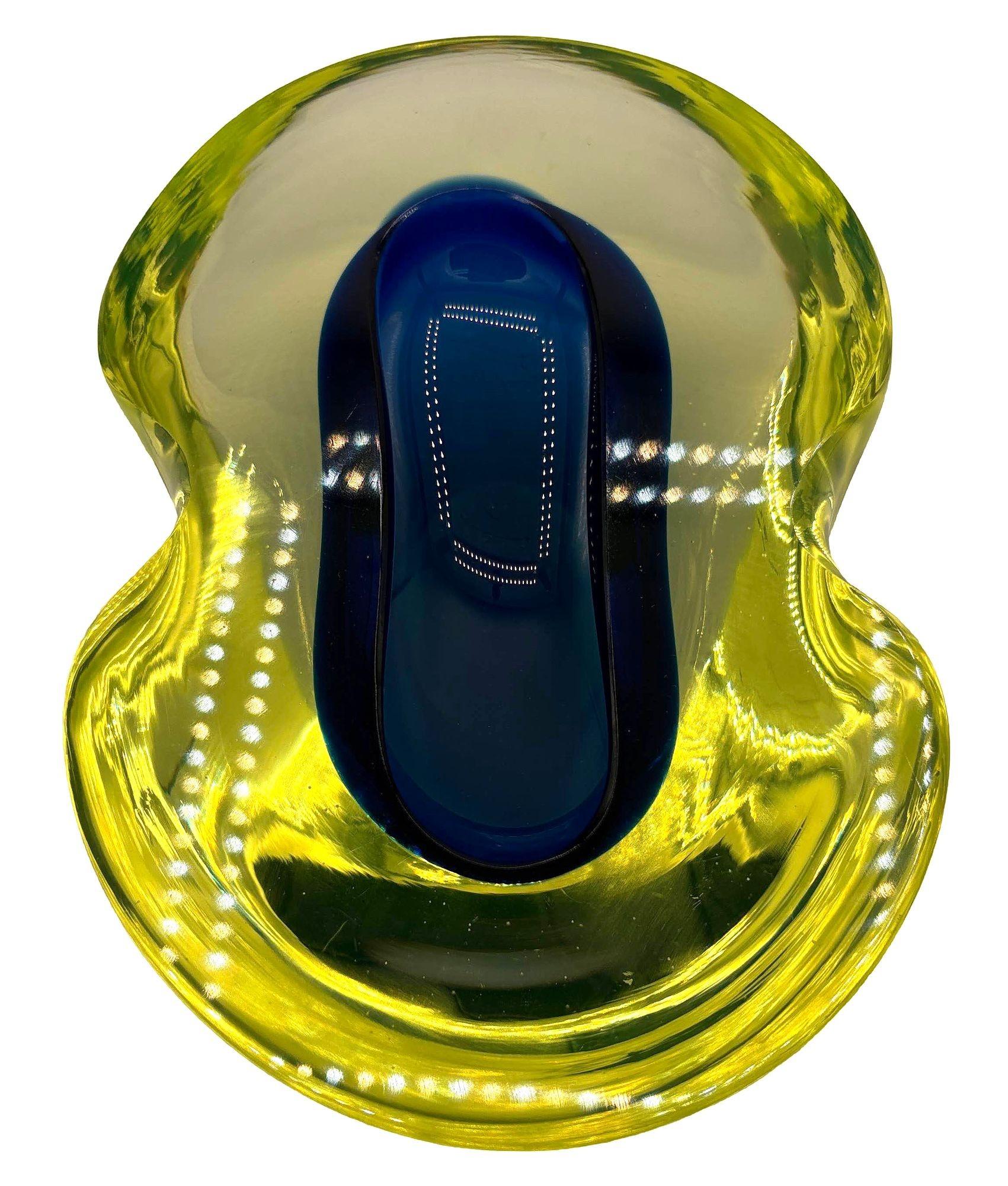 This 1970s postmodern biomorphic Murano glass bowl or ashtray captivates with its fluid form and vibrant lime green and blue hues. In the style of Sommerso, its sculptural design and rich color layering showcase masterful craftsmanship, making it a