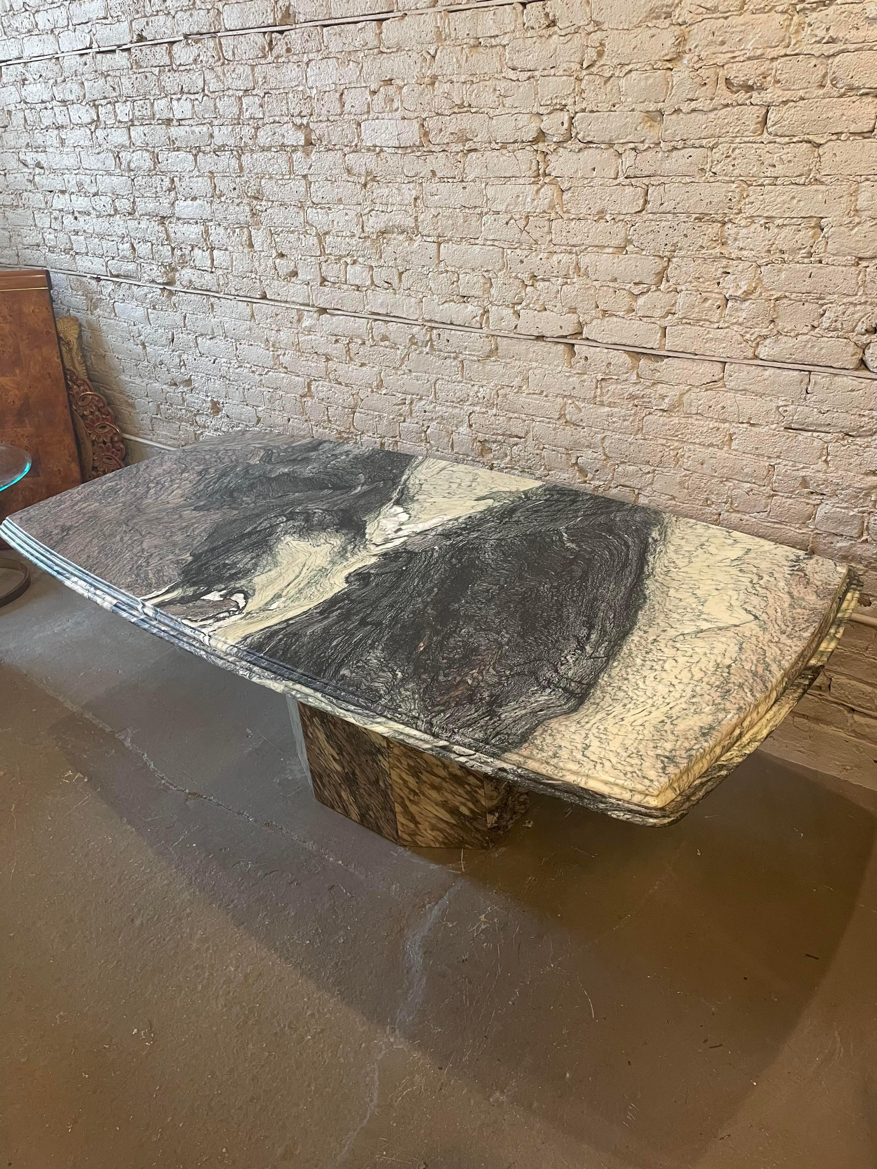 Post-Modern 1970s Postmodern Cipollino Ondulato Marble Dining Table with Channeled Edge For Sale