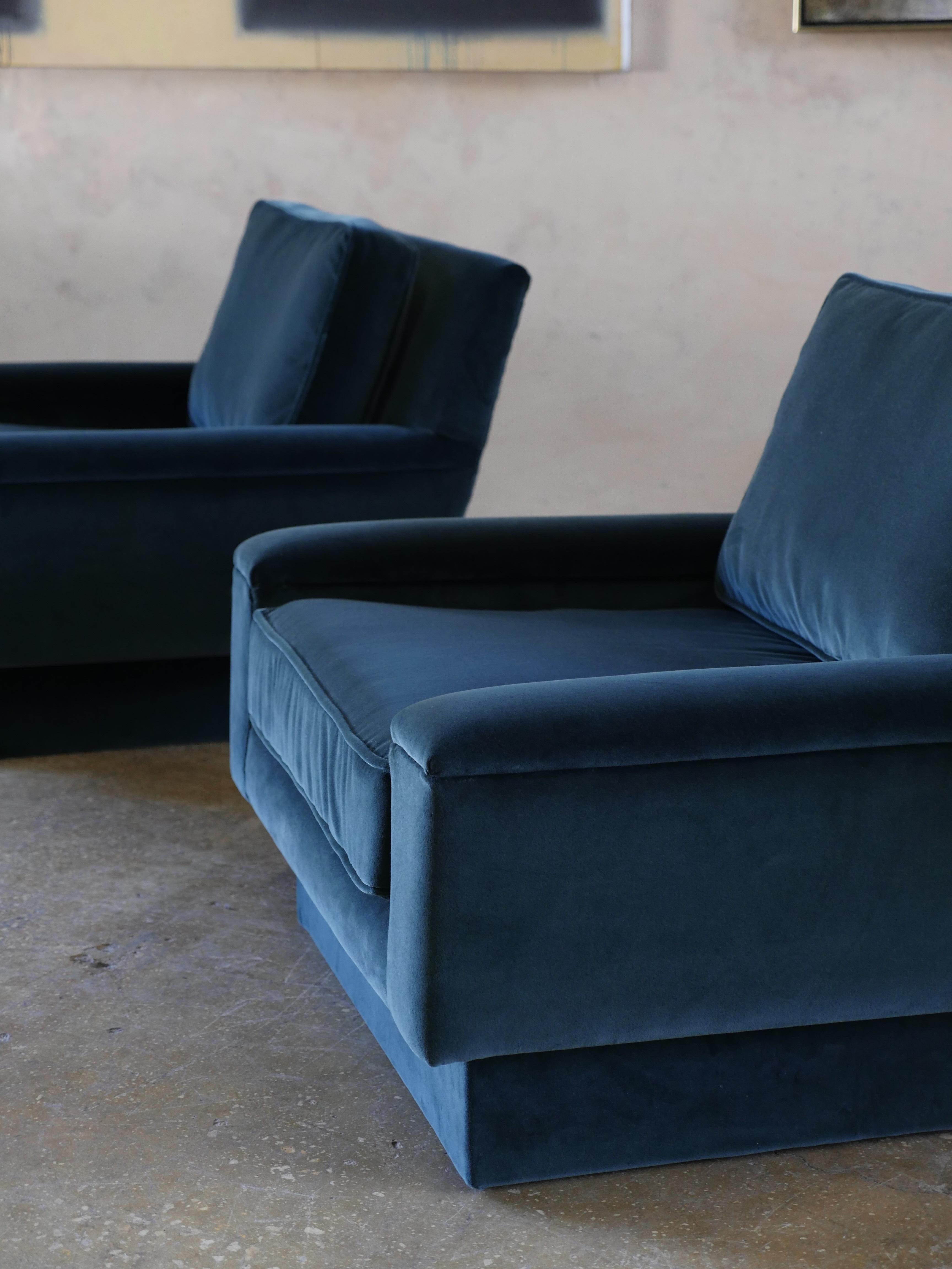 Mid-Century Modern 1970s Postmodern  Emerald Velvet Lounge Chairs - Set of 2 For Sale