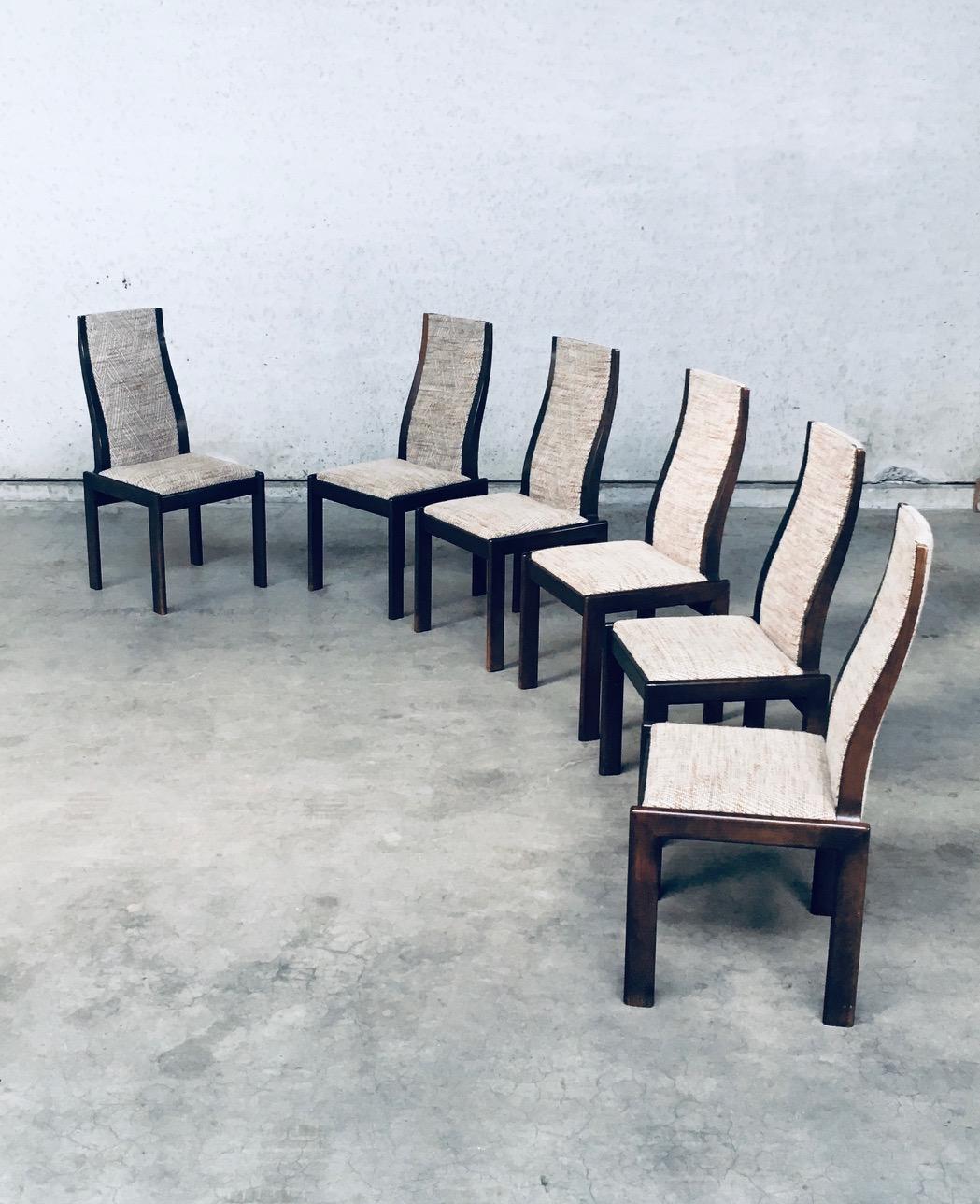 Postmodernes italienisches Design 1970er Jahre Esszimmerstuhl-Set (Italienisch) im Angebot