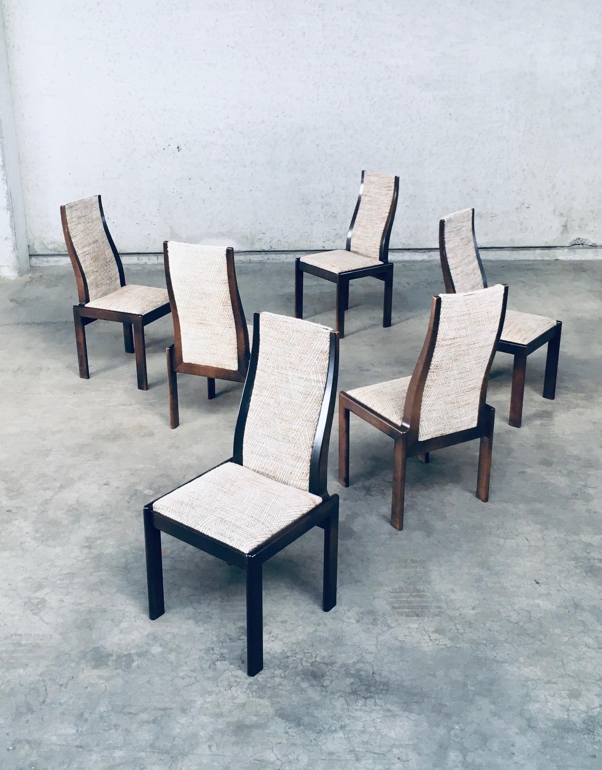Postmodernes italienisches Design 1970er Jahre Esszimmerstuhl-Set (Stoff) im Angebot