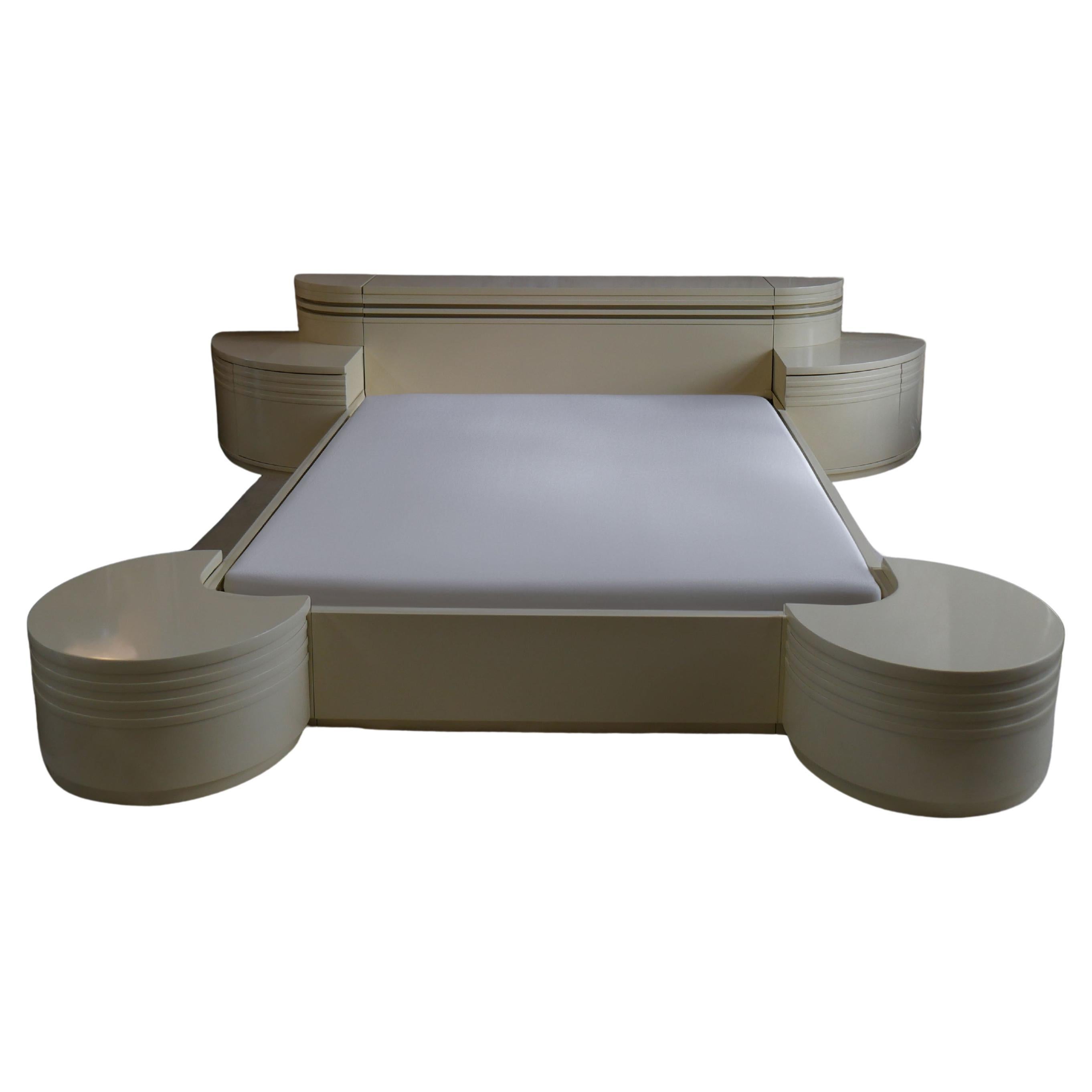 1970s Postmodern Italian Sculptural Queen Size Bed with Nightstands