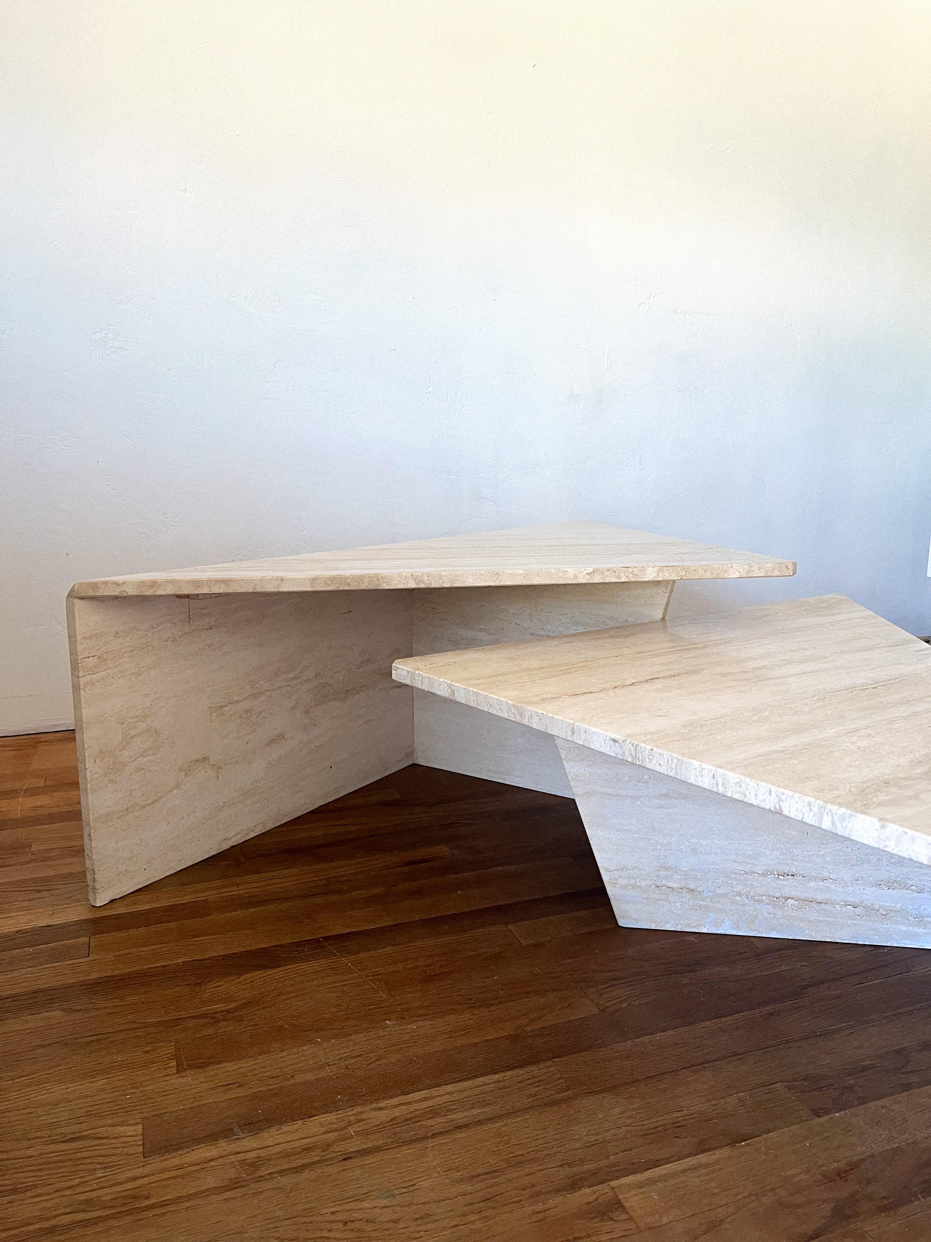 Postmoderner skulpturaler Origami-Couchtisch aus Travertin, 1970er Jahre im Angebot 6