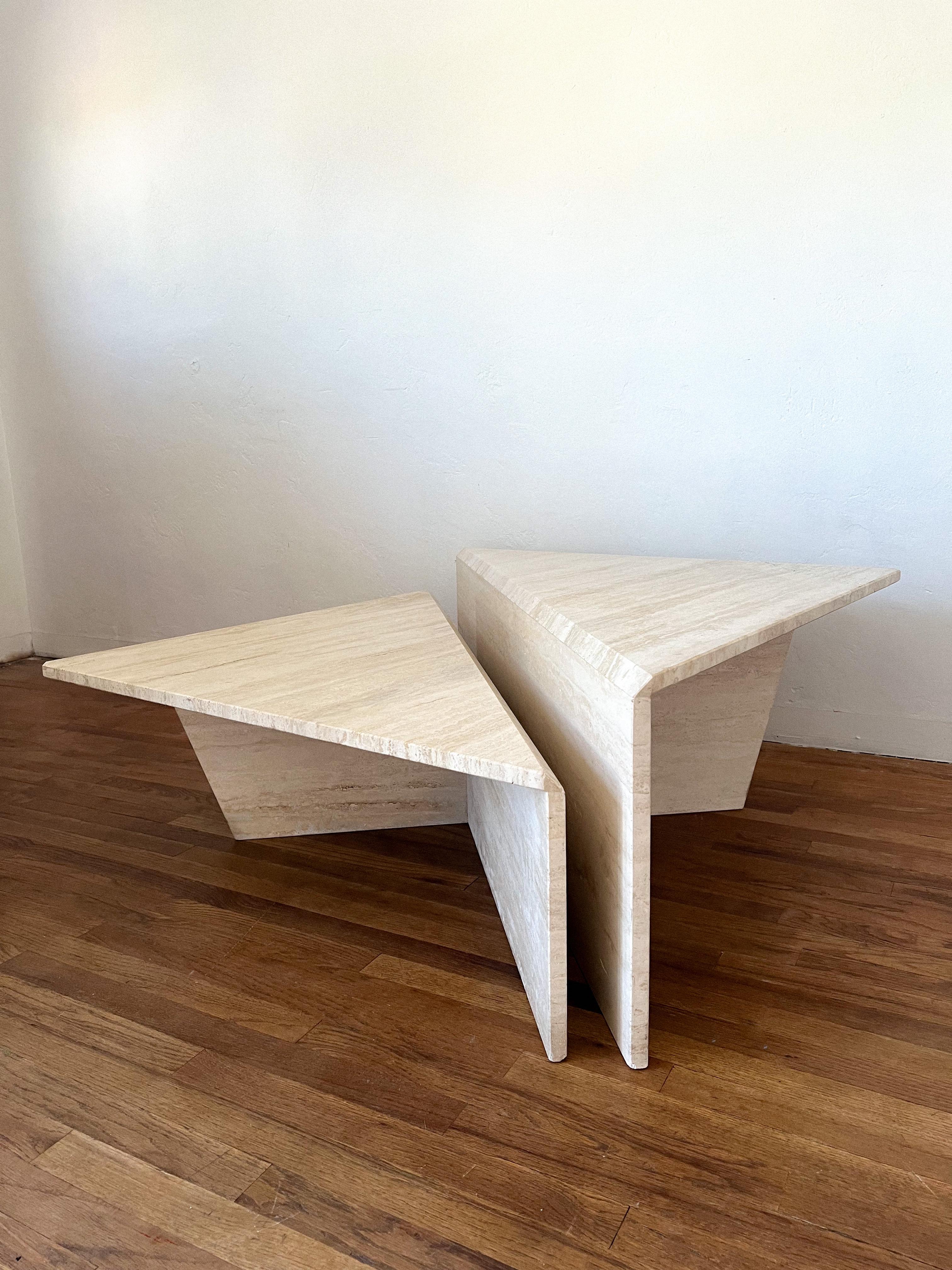 Postmoderner skulpturaler Origami-Couchtisch aus Travertin, 1970er Jahre im Angebot 9