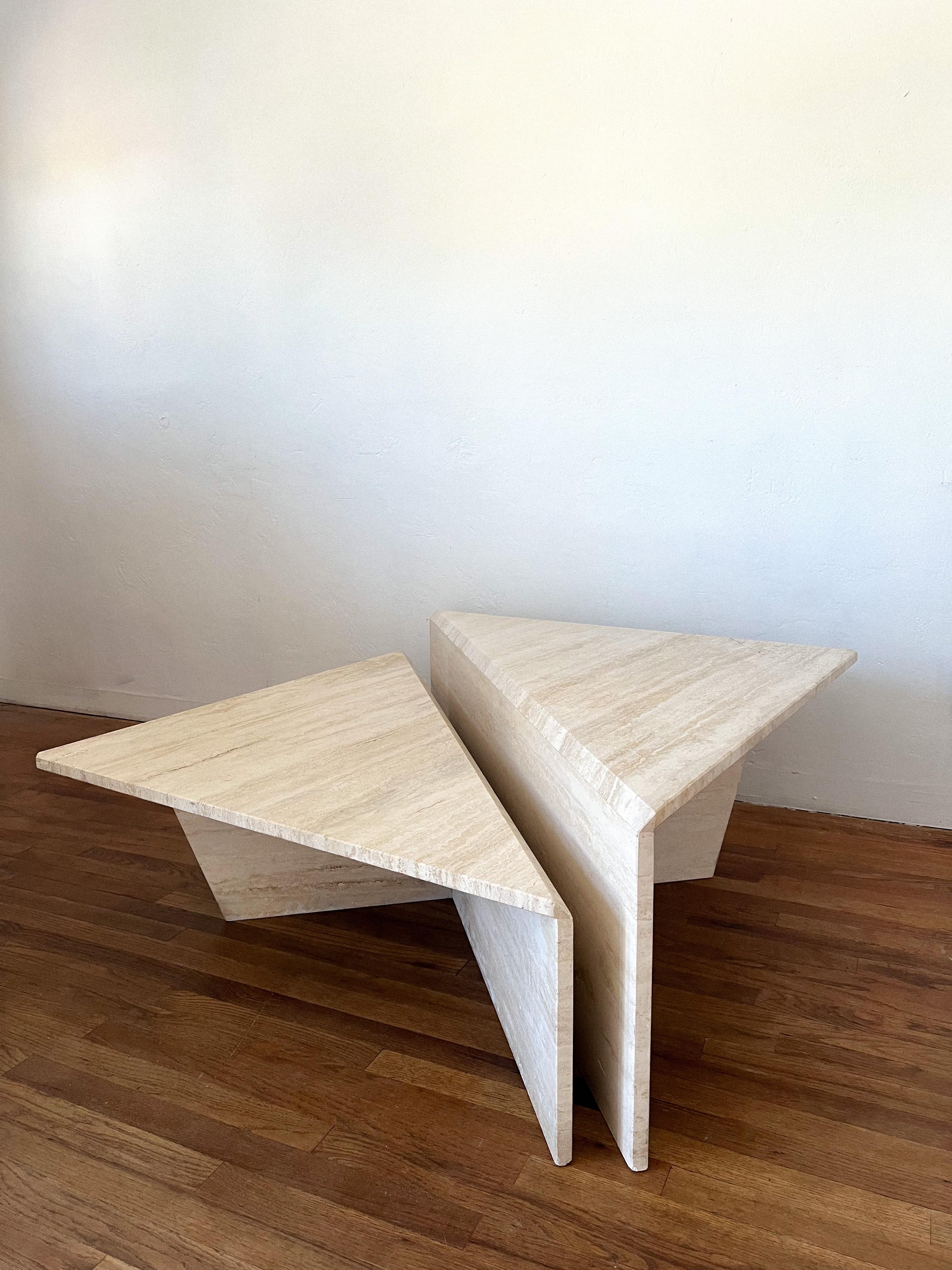 Postmoderner skulpturaler Origami-Couchtisch aus Travertin, 1970er Jahre im Angebot 10