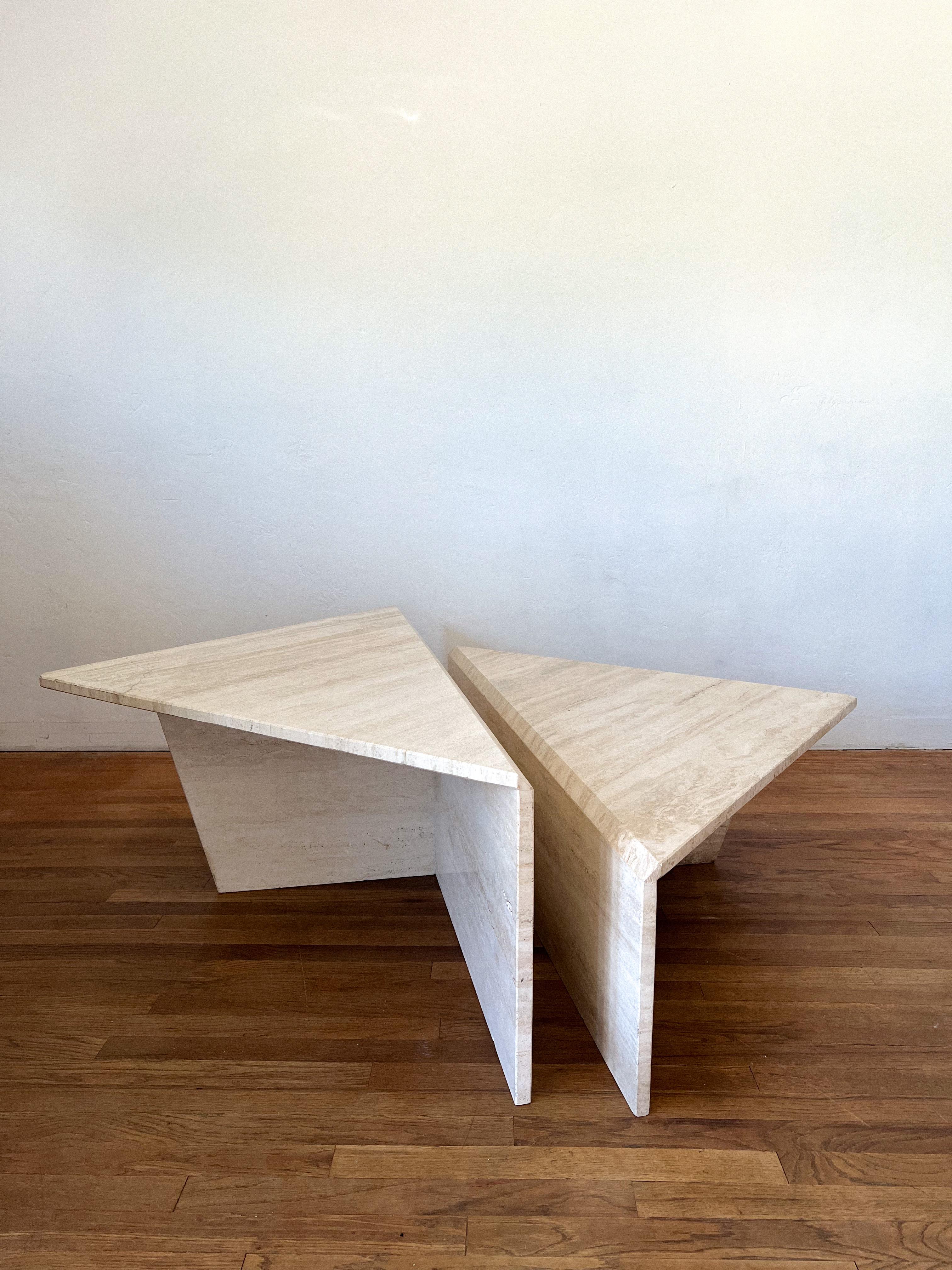 Postmoderner skulpturaler Origami-Couchtisch aus Travertin, 1970er Jahre im Zustand „Gut“ im Angebot in La Mesa, CA