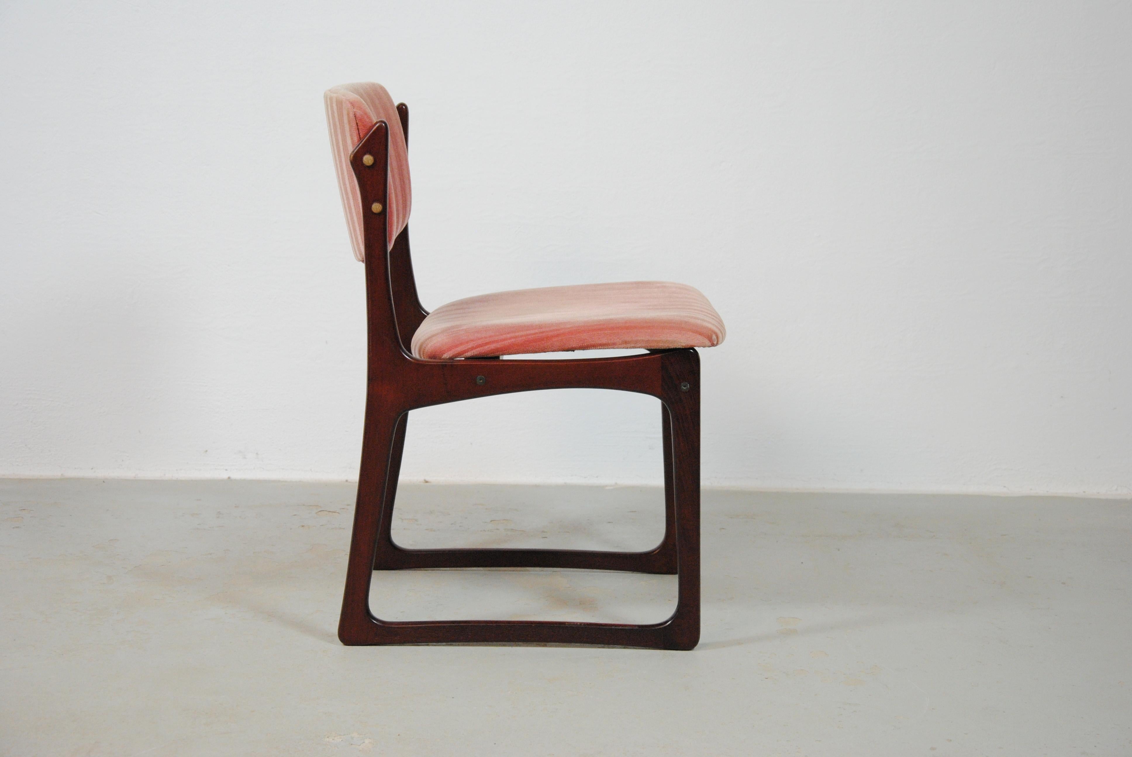 Six chaises de salle à manger danoises Poul Hundevad des années 1970 en chêne brun clair et tissu rose en vente 3