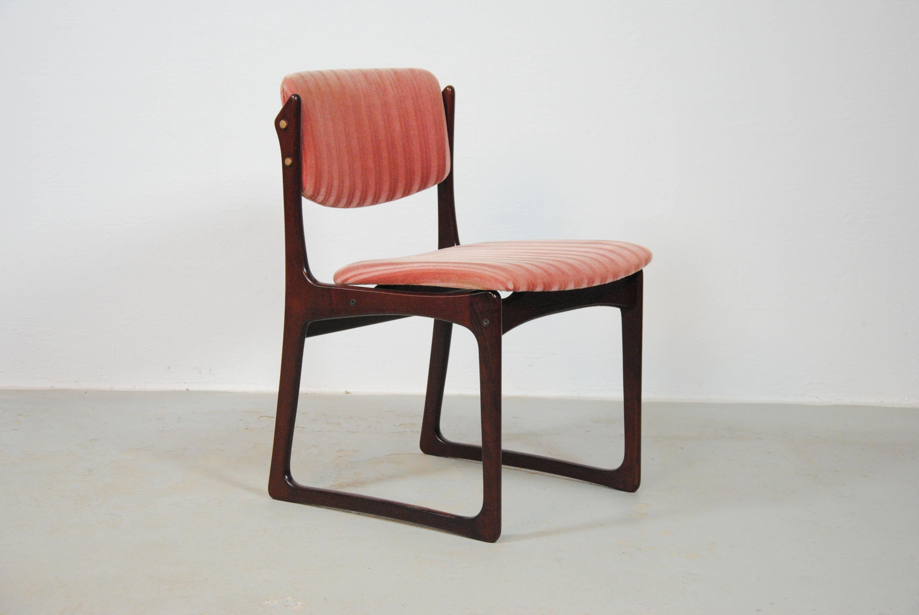 Six chaises de salle à manger danoises Poul Hundevad des années 1970 en chêne brun clair et tissu rose en vente 4