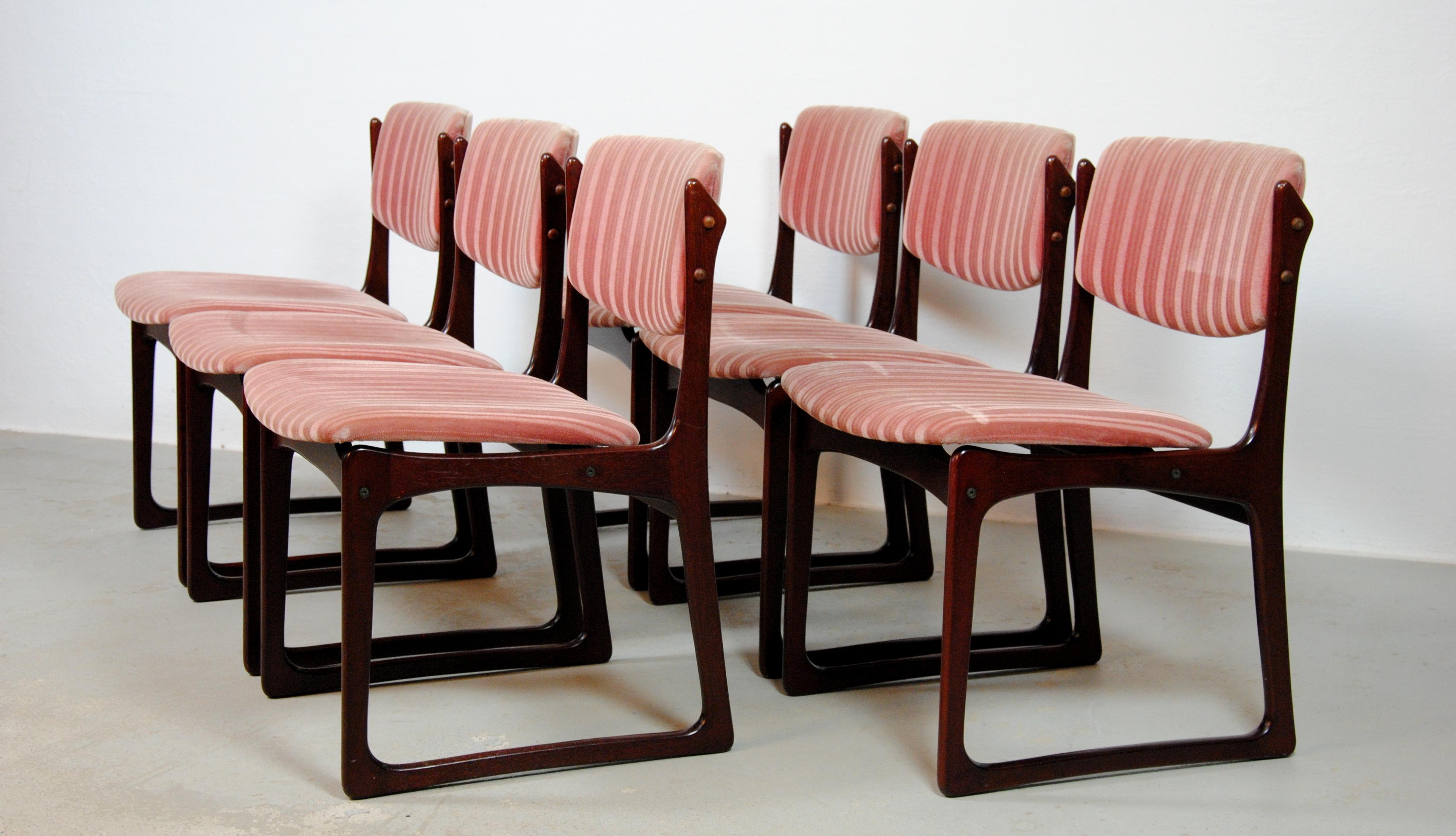 Modern 1970's Poul Hundevad Six Danish Dining Chairs in Tanned Oak and Pink Upholstery For Sale