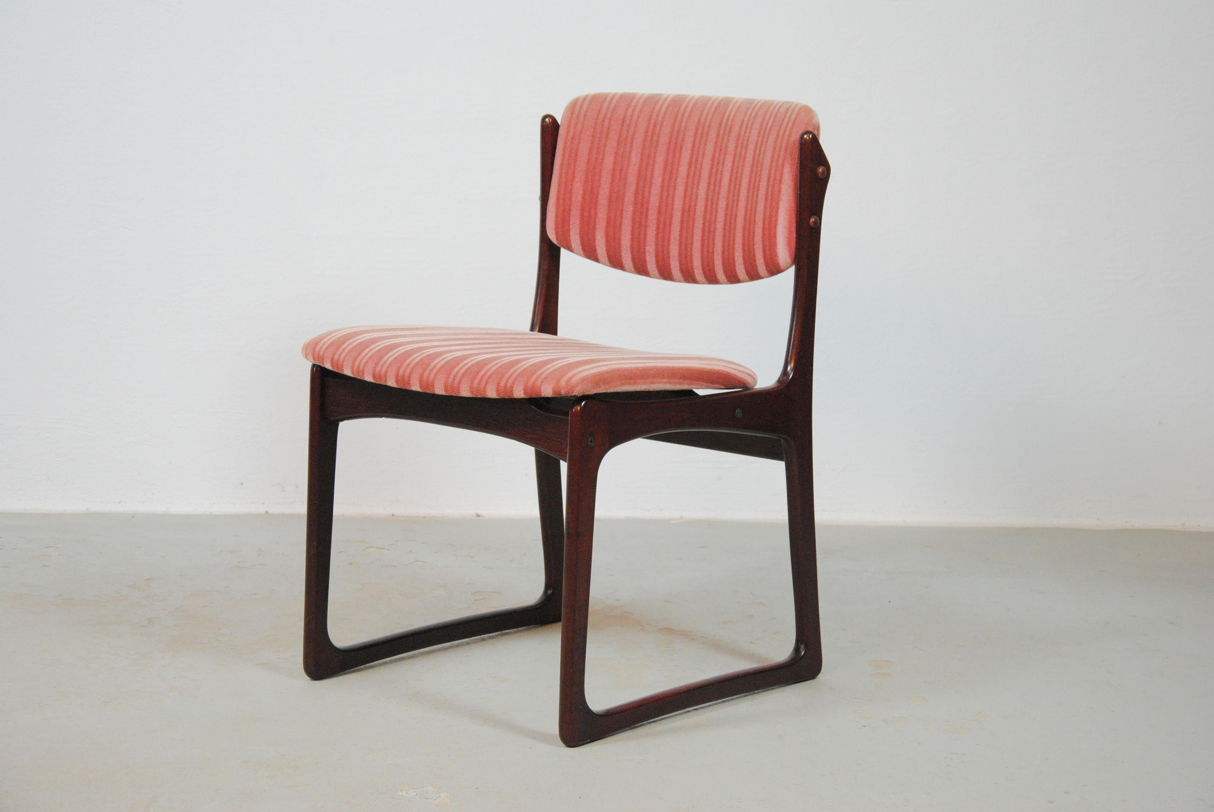 Late 20th Century 1970's Poul Hundevad Six Danish Dining Chairs in Tanned Oak and Pink Upholstery For Sale