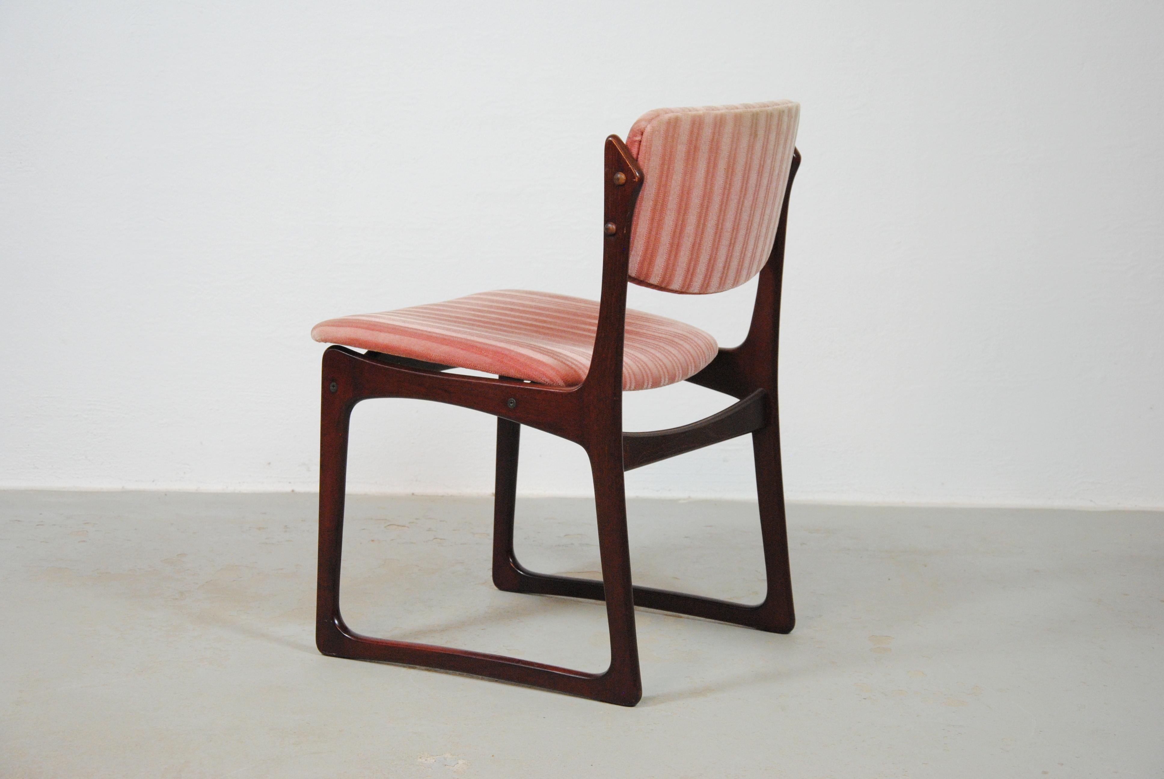 1970's Poul Hundevad Six Danish Dining Chairs in Tanned Oak and Pink Upholstery For Sale 2