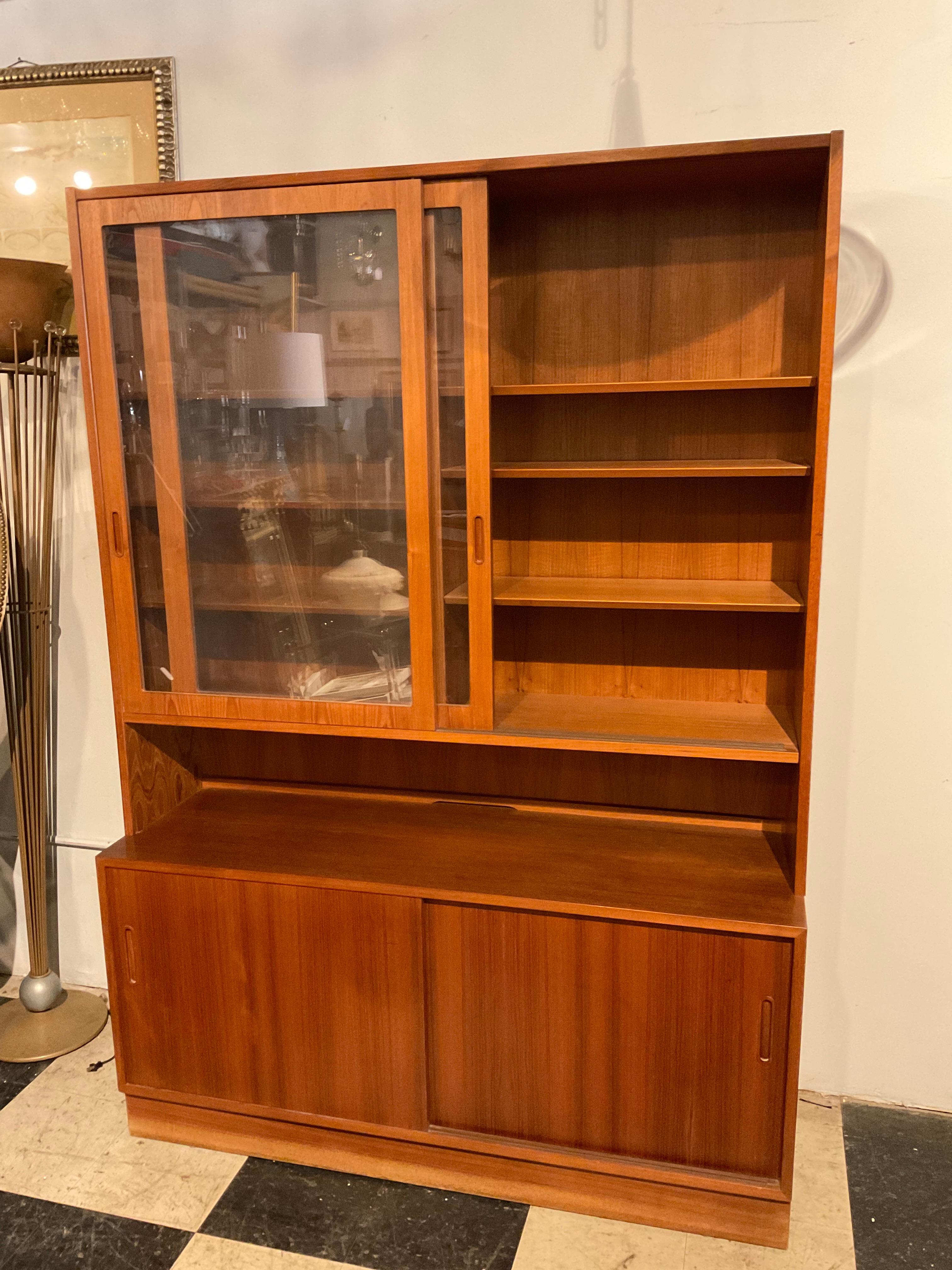 Late 20th Century 1970s Poul Hundevad Teak Glass Door Bookcase / China Cabinet Made In Denmark For Sale