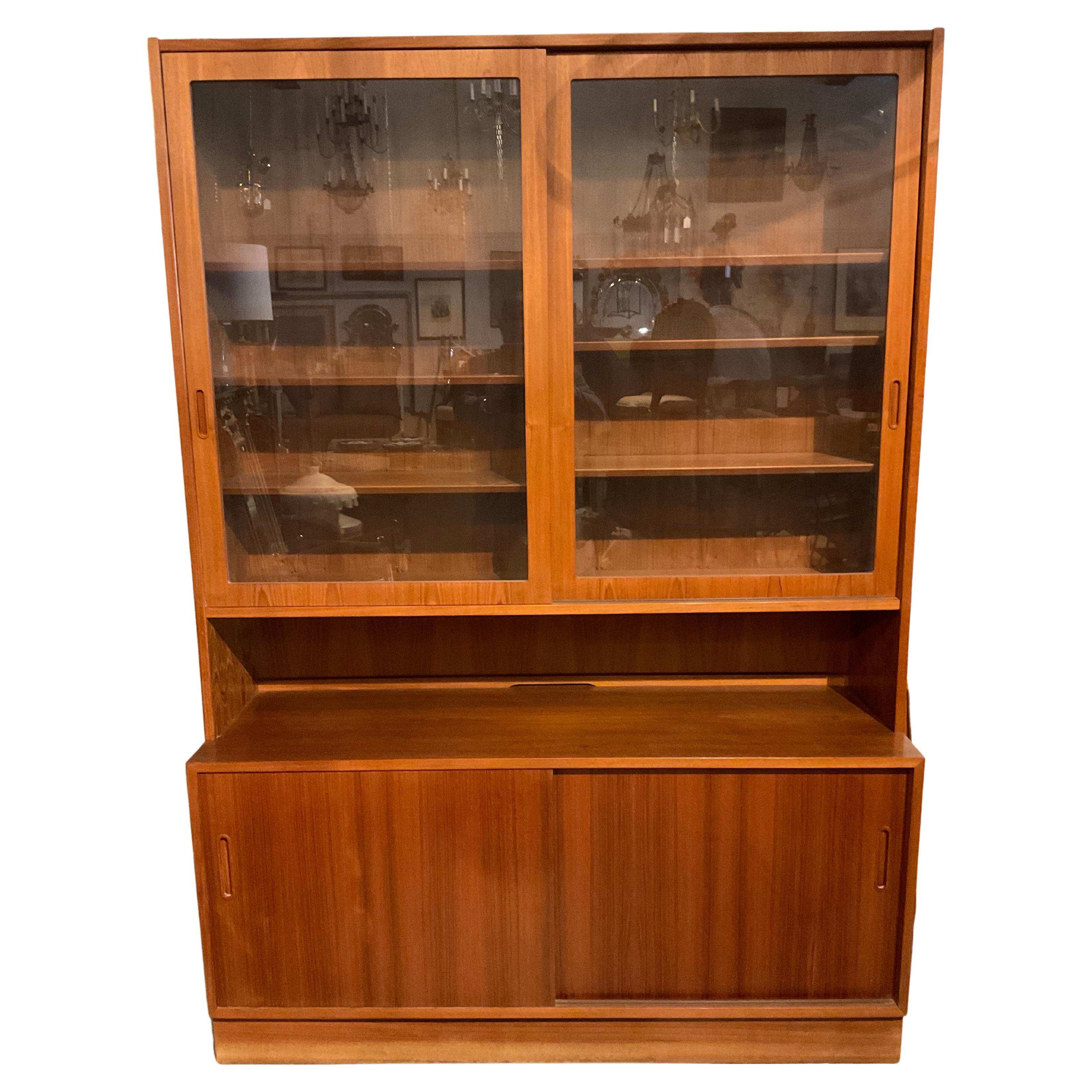 1970s Poul Hundevad Teak Glass Door Bookcase / China Cabinet Made In Denmark For Sale