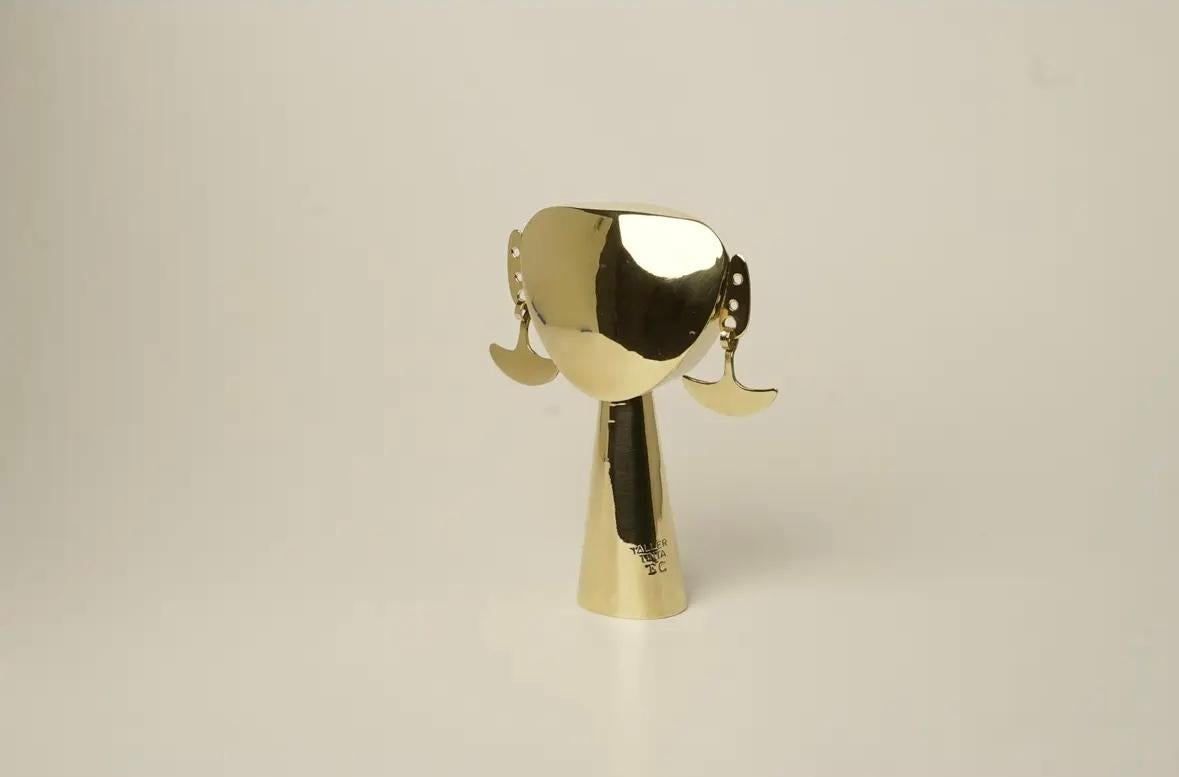 Pre-Columbianische Masken-Skulptur aus Messing von Joaquin Tinta (Moderne der Mitte des Jahrhunderts) im Angebot