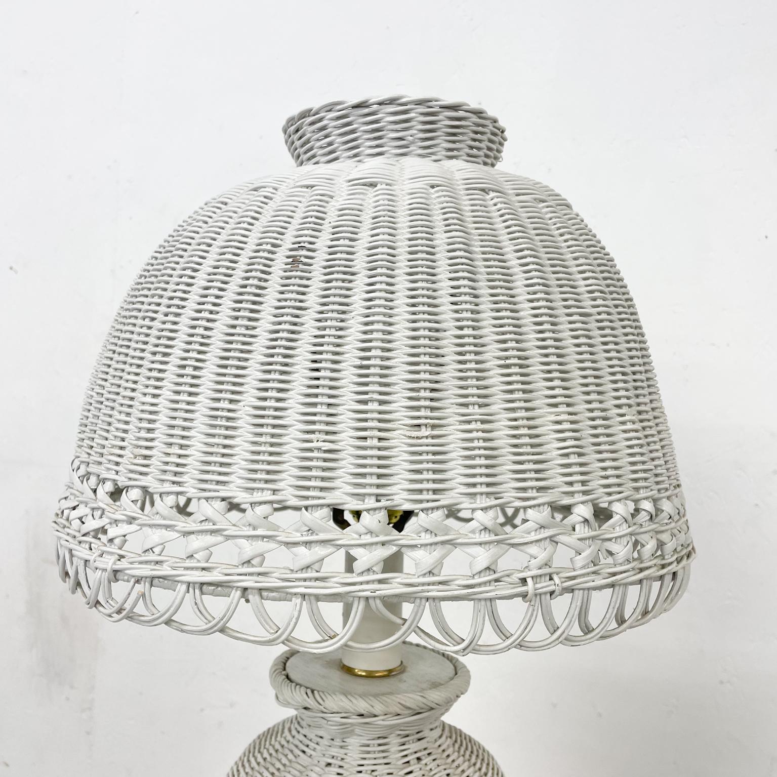 Mid-Century Modern 1970s Pretty Vintage White Wicker Sculptural Table Lamp Scalloped Dome Shade