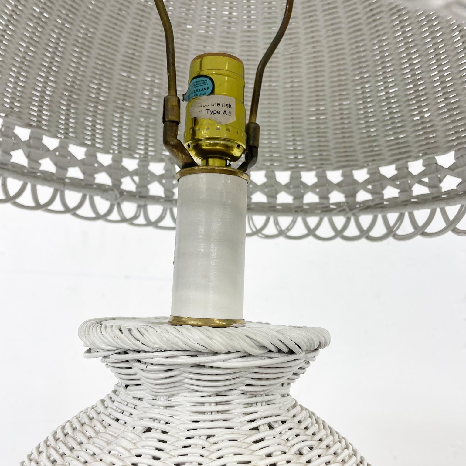 Late 20th Century 1970s Pretty Vintage White Wicker Sculptural Table Lamp Scalloped Dome Shade