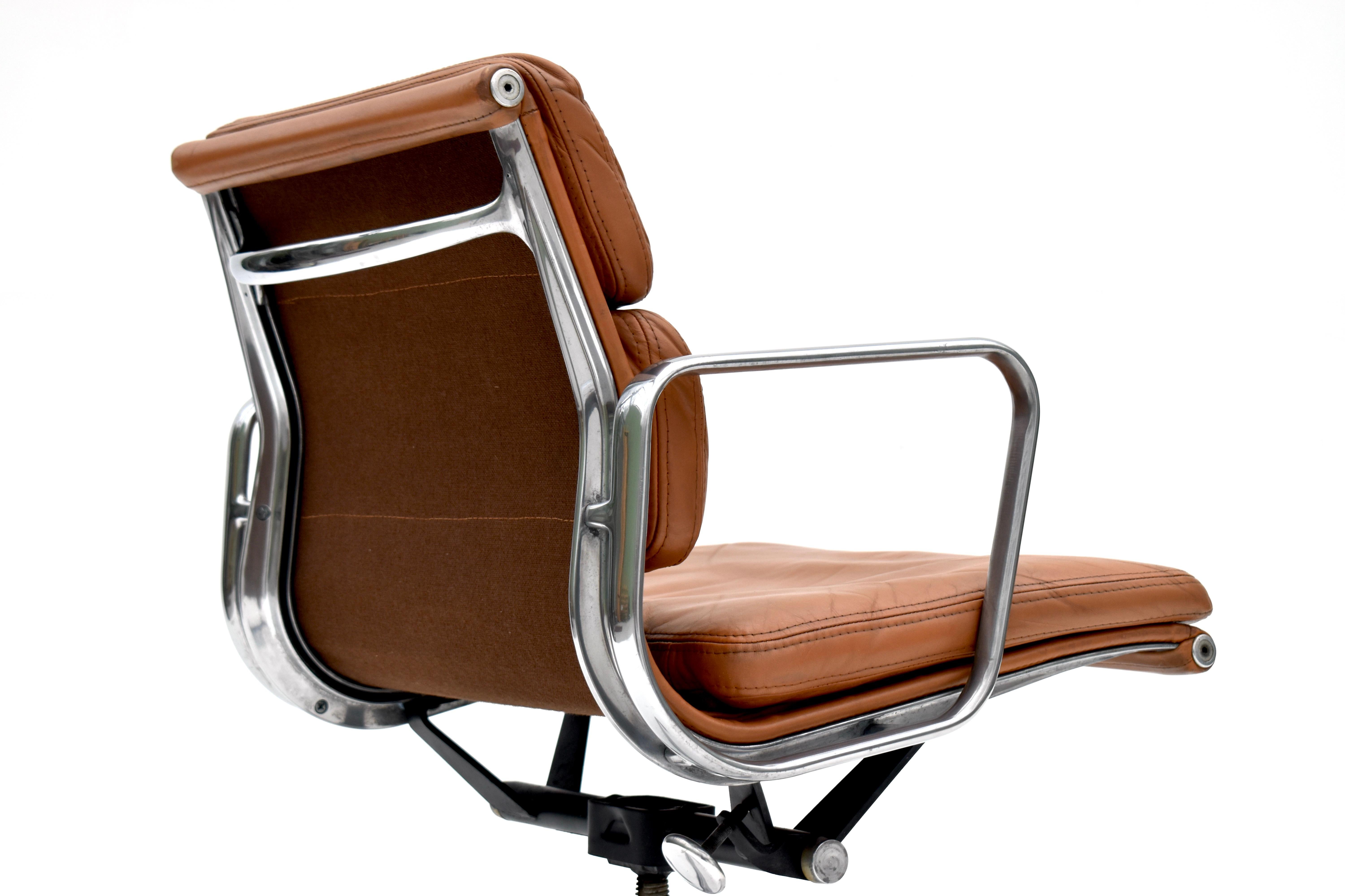 1970er Produktion Eames Soft Pad Management Chair für Herman Miller im Angebot 6