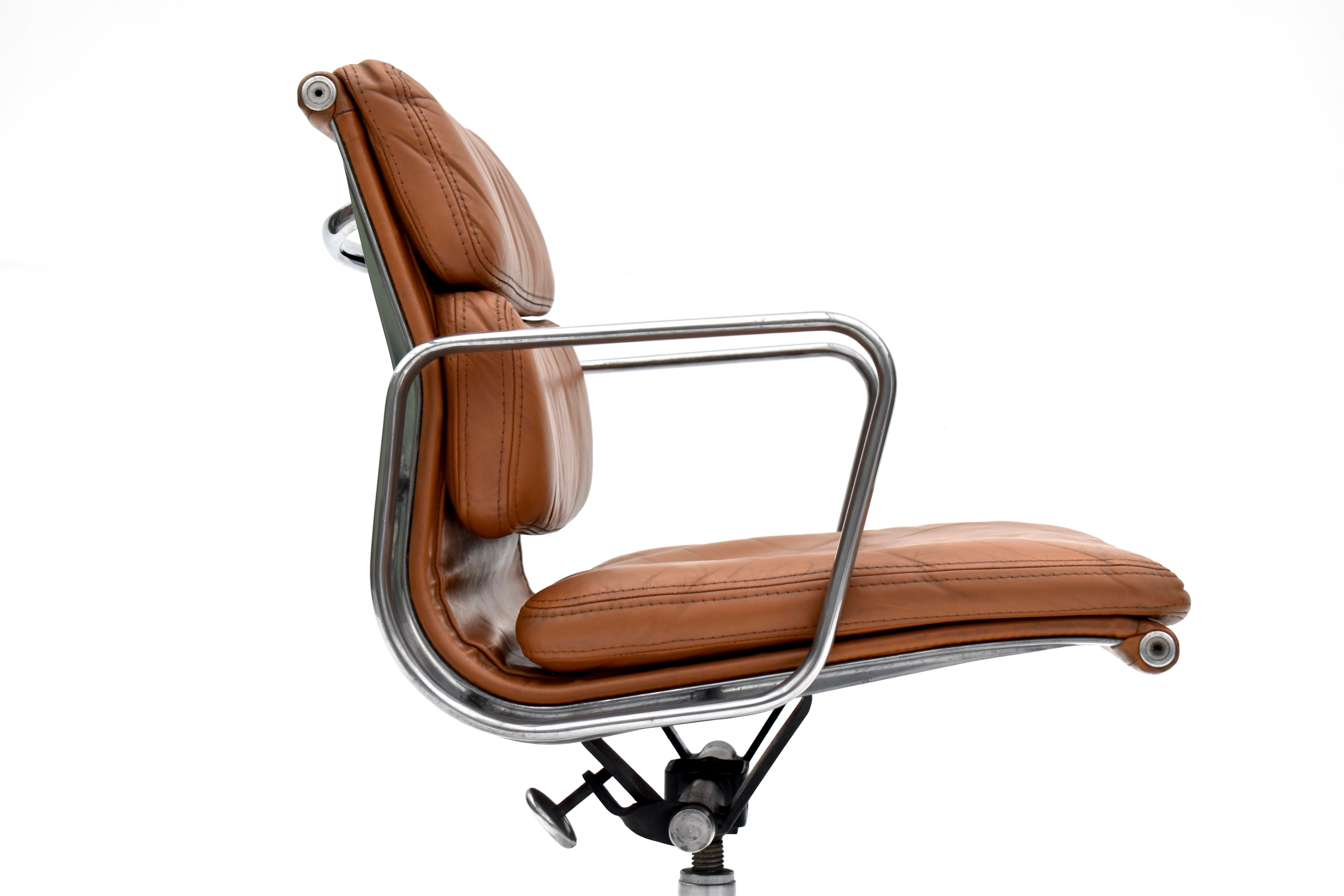1970er Produktion Eames Soft Pad Management Chair für Herman Miller im Angebot 7