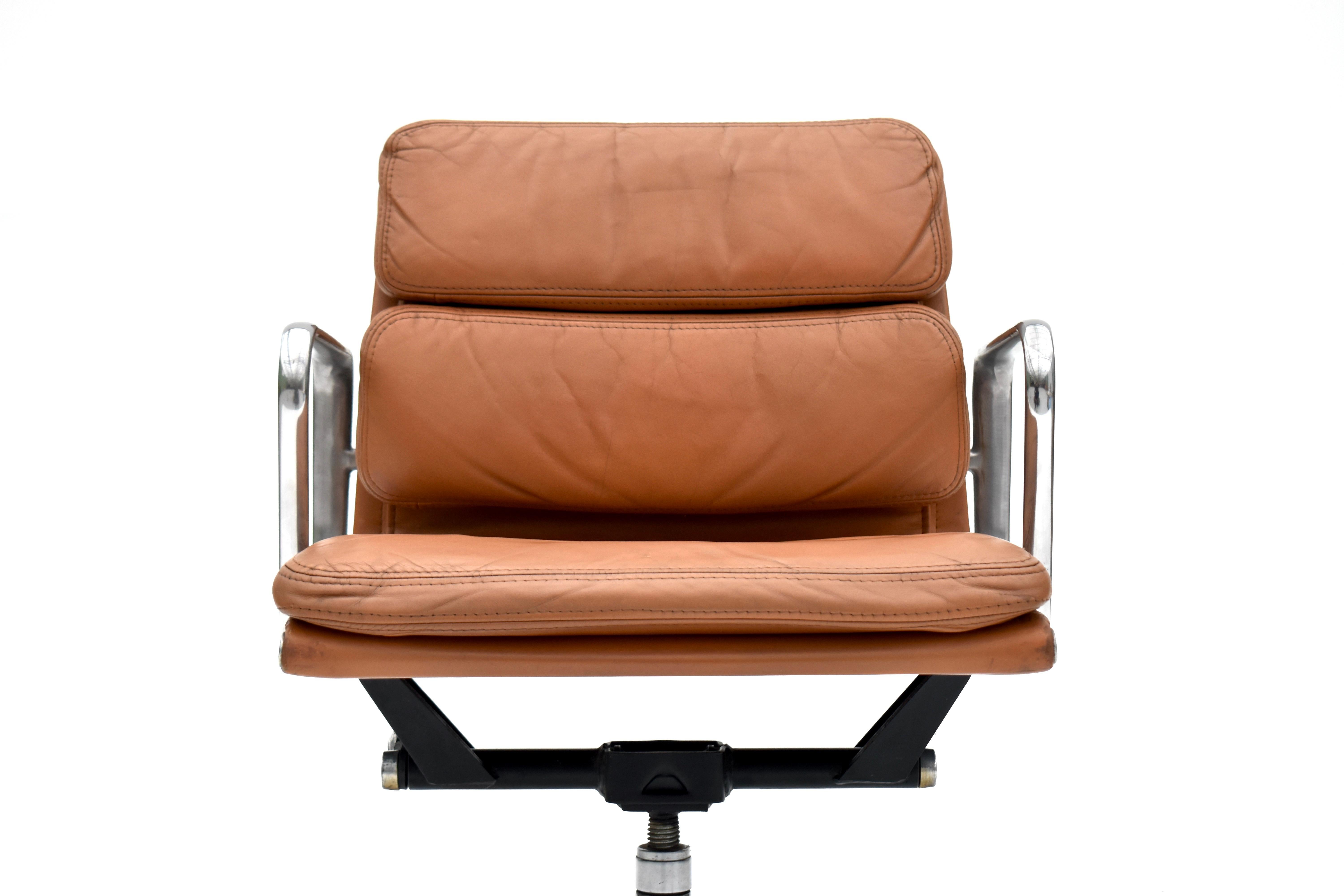 1970er Produktion Eames Soft Pad Management Chair für Herman Miller im Angebot 11