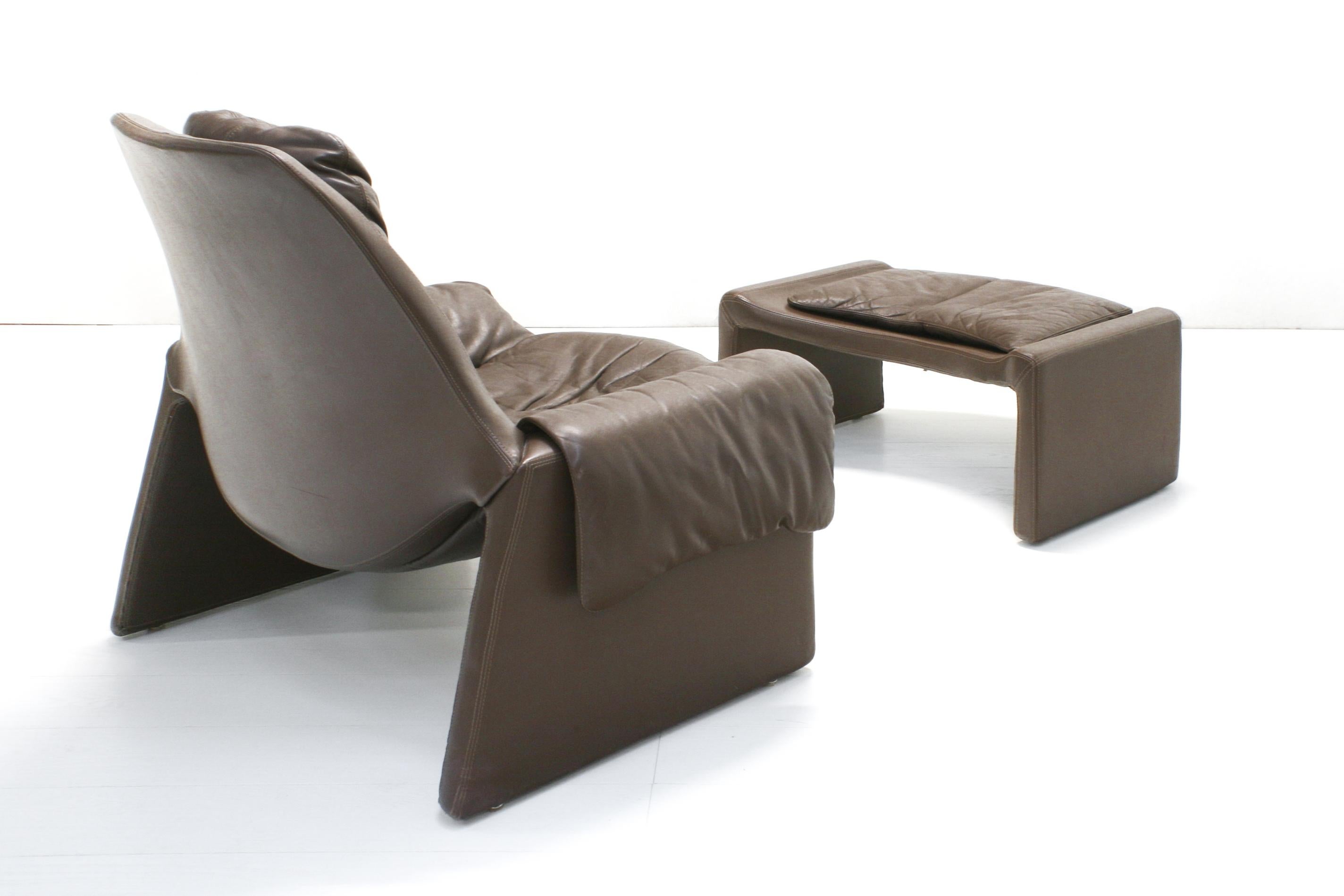1970s Proposals P60 Lounge Chair & P61 Ottoman by Vittorio Introini for Saporiti In Good Condition For Sale In Izegem, VWV