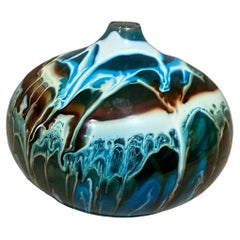 Vaso a bocciolo psichedelico anni '70 in vetro artistico a vortice blu