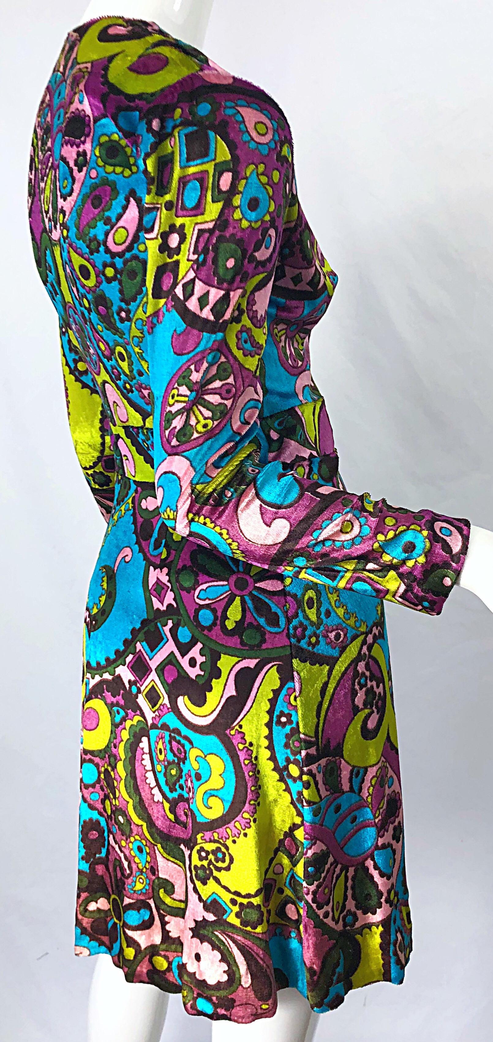 Robe portefeuille psychédélique vintage en velours coloré à imprimé cachemire, années 1970 en vente 7