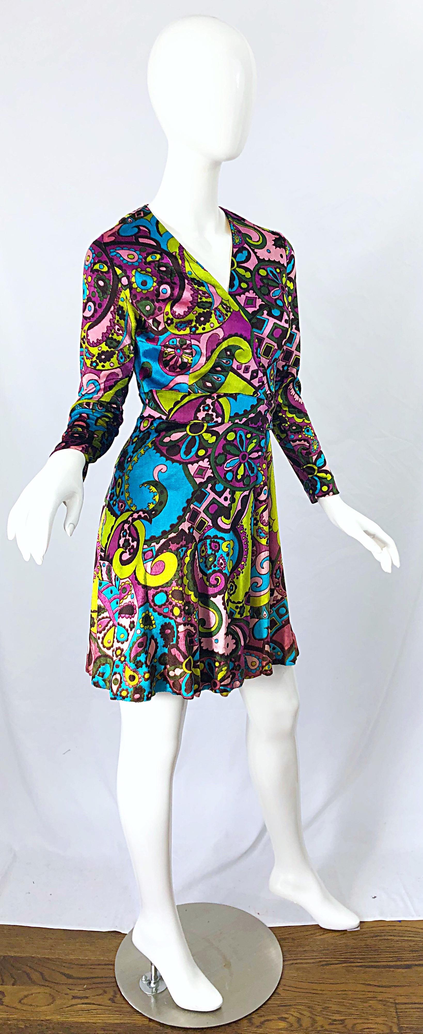 Women's 1970s Psychedelic Paisley Print Colorful Velour Vintage 70s Wrap Dress For Sale