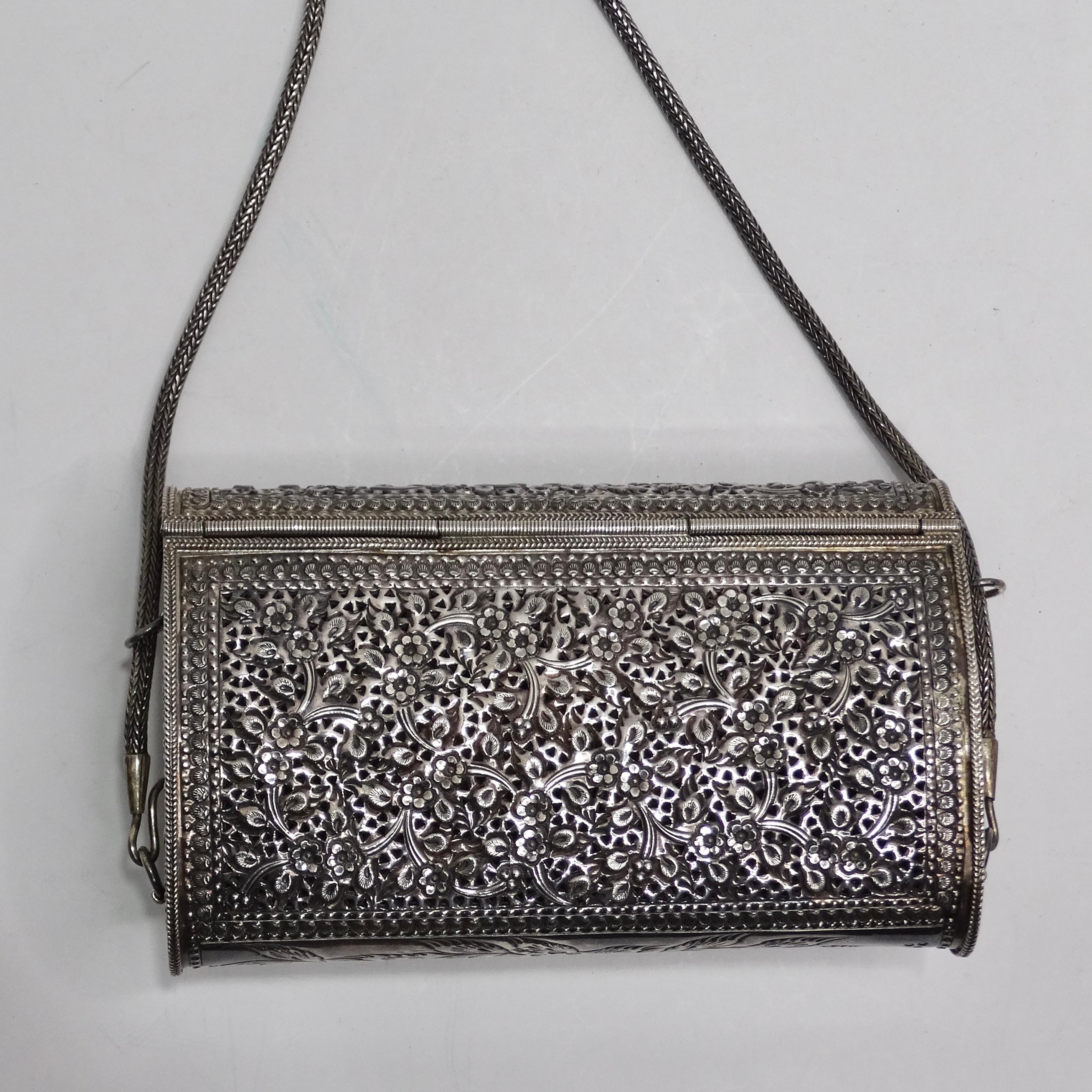 1970s Pure Silver Crossbody Handbag For Sale 11