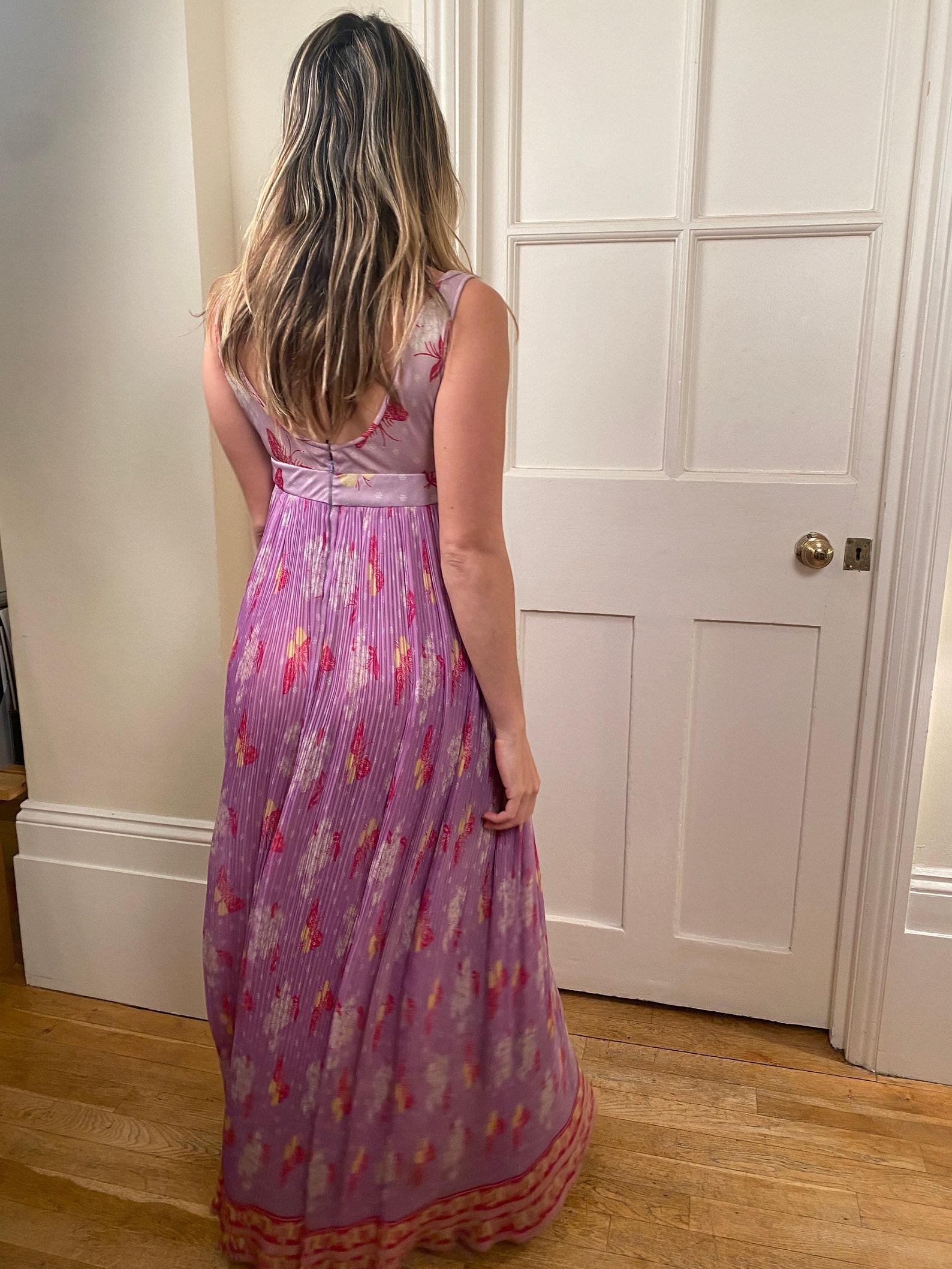 Vestido de línea imperio estilo mariposa Fortuny morado de los años 70 en venta 2