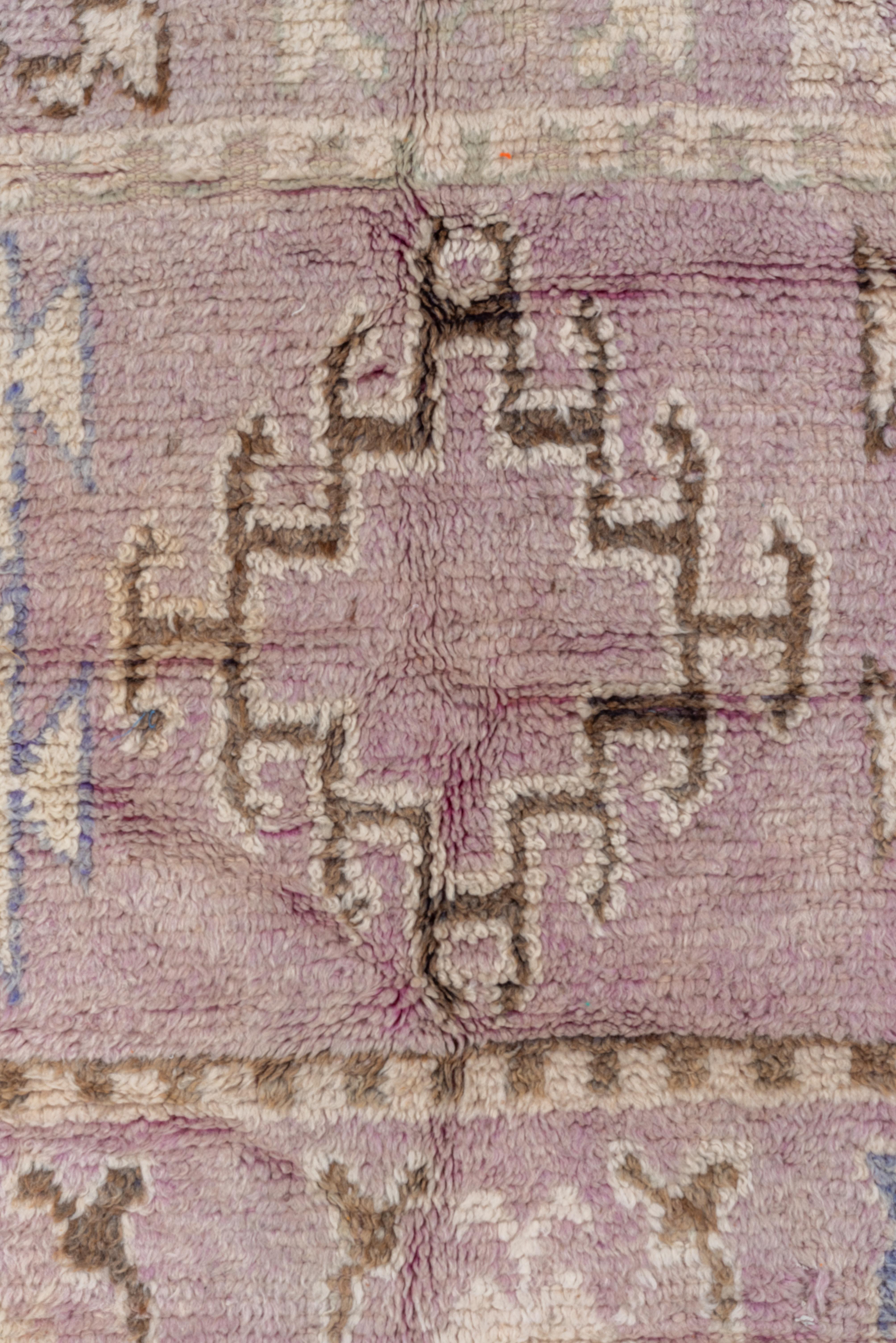 1970er Lila Zentrum Medaillon Marokkanischer Teppich (Wolle) im Angebot