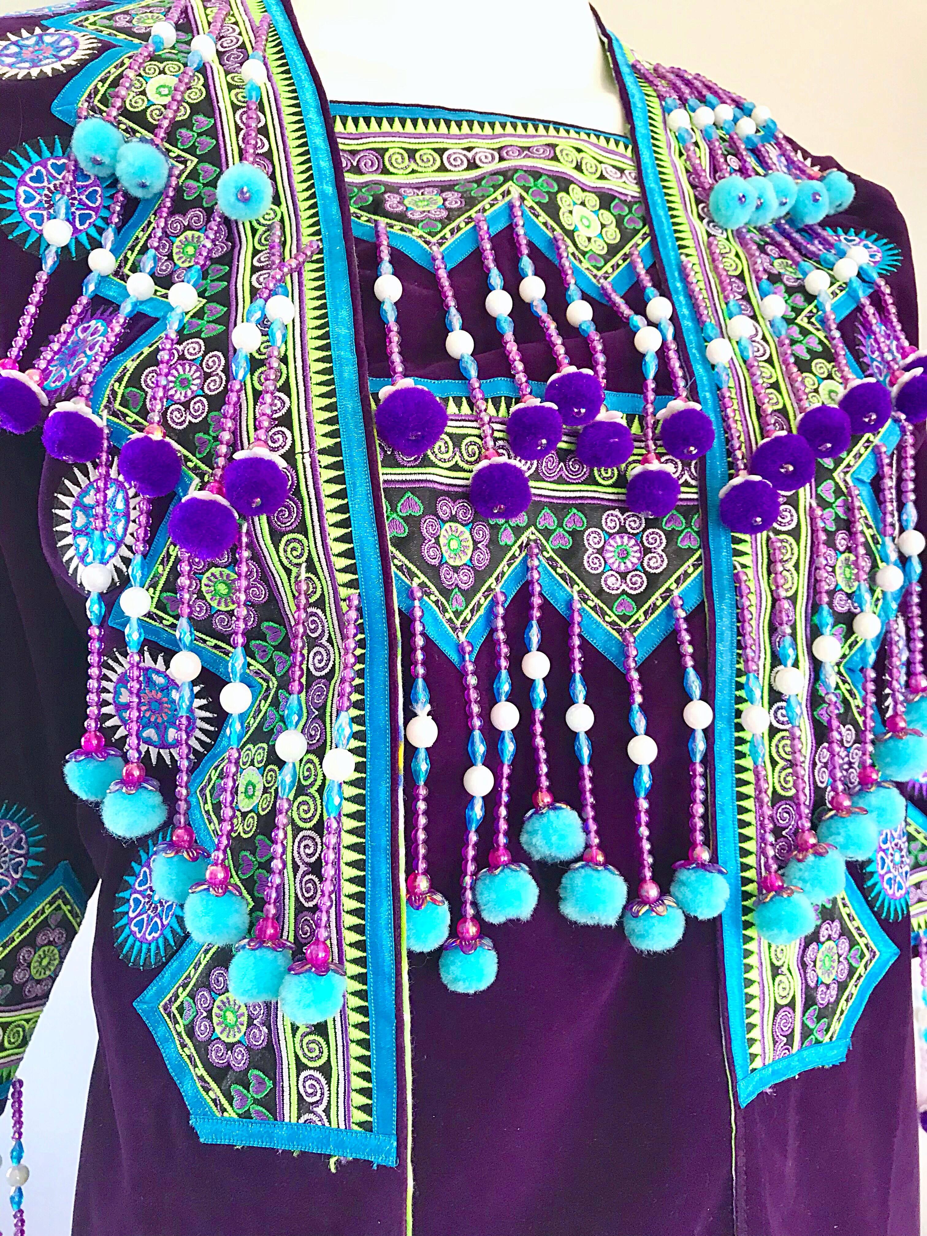 1970er Lila Hmong Samt Boho Samt Perlen Pom Vintage 70er Kimono Shirt Jacke (Violett) im Angebot