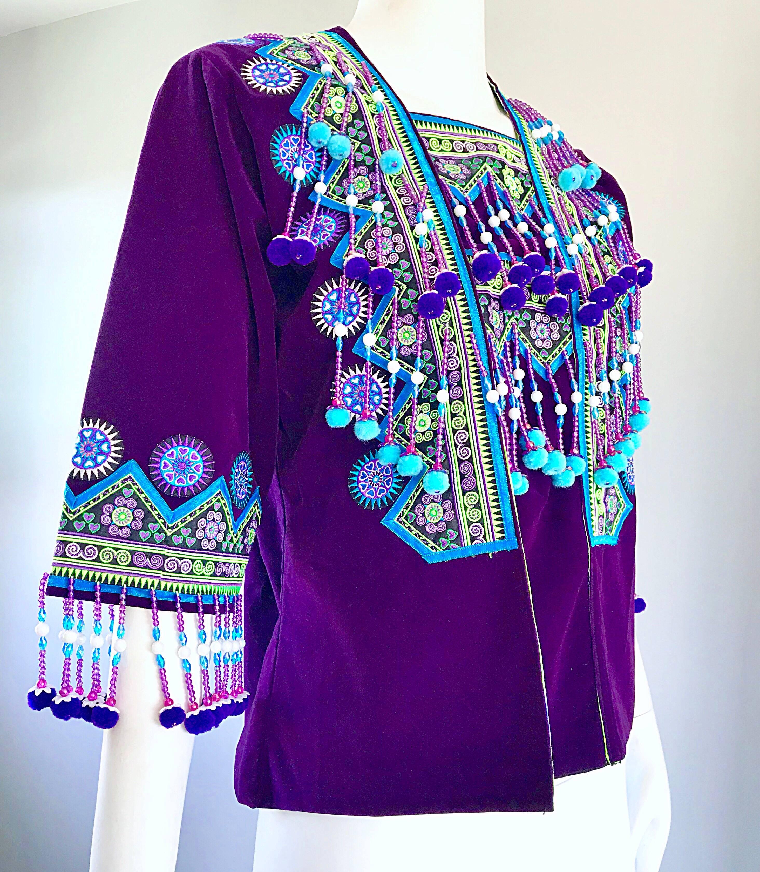 1970er Lila Hmong Samt Boho Samt Perlen Pom Vintage 70er Kimono Shirt Jacke im Zustand „Hervorragend“ im Angebot in San Diego, CA
