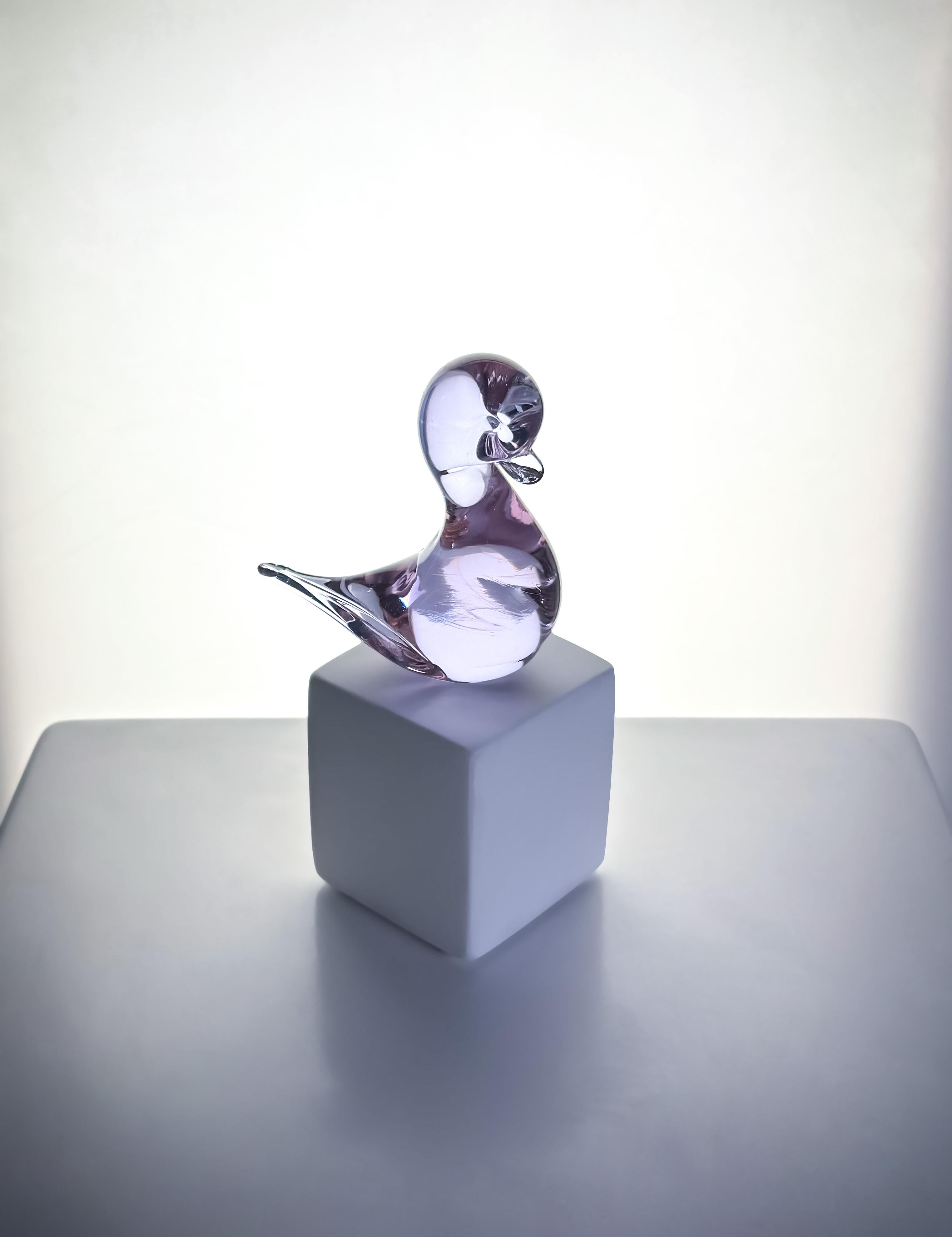 Italiano V. Fermacarte in vetro di Murano attribuito a Nason con anatra in neodimio viola in vendita