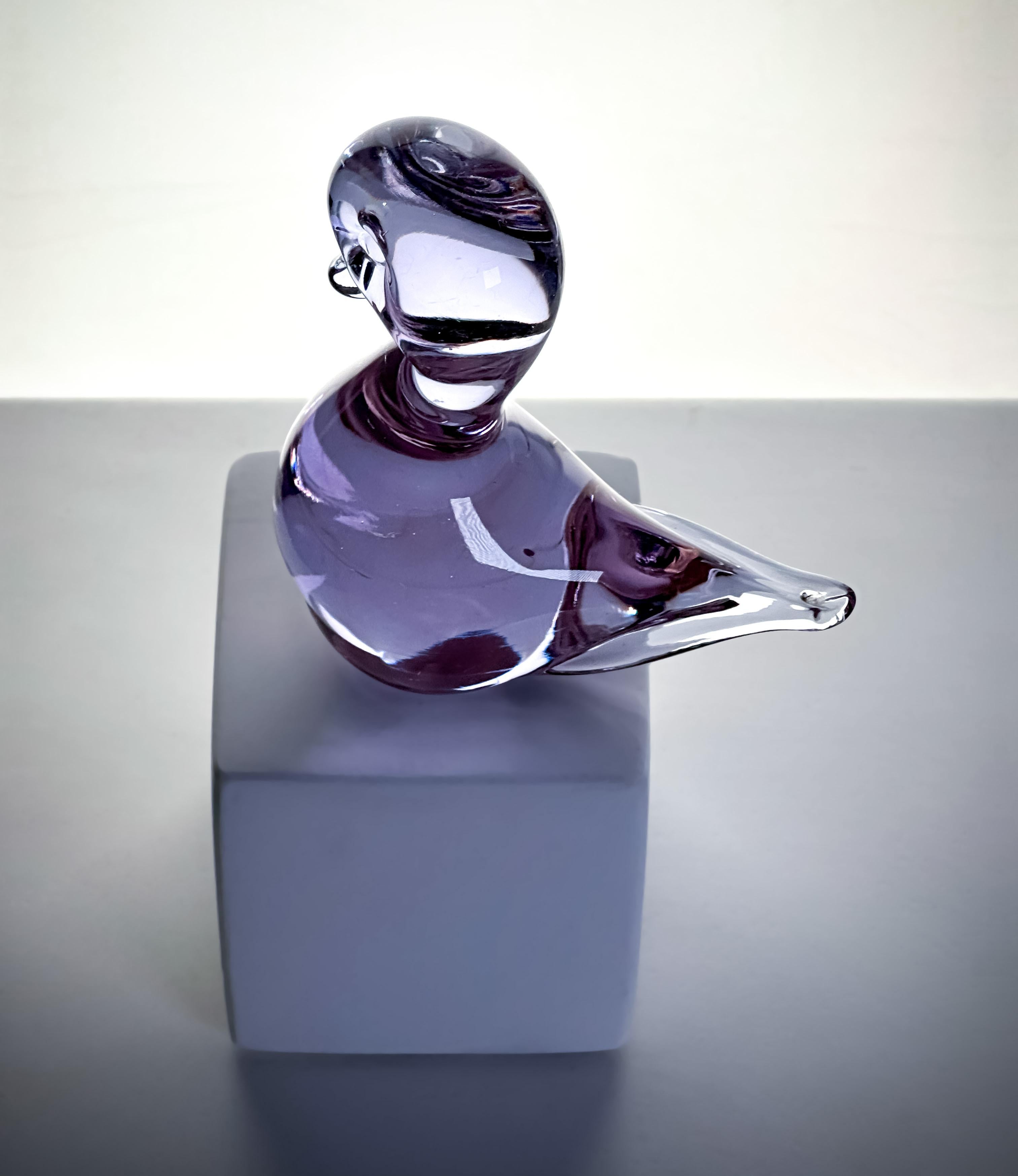Fatto a mano V. Fermacarte in vetro di Murano attribuito a Nason con anatra in neodimio viola in vendita